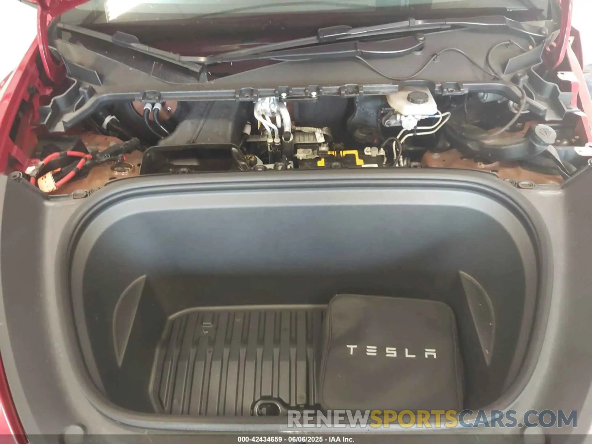 10 Photograph of a damaged car 7SAYGAEE4NF309961 TESLA MODEL Y 2022