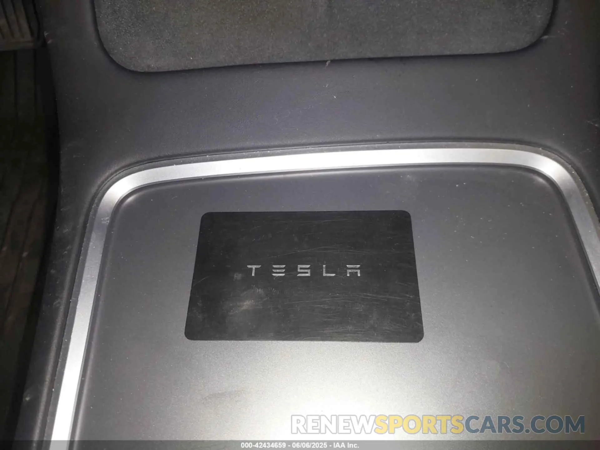 11 Photograph of a damaged car 7SAYGAEE4NF309961 TESLA MODEL Y 2022