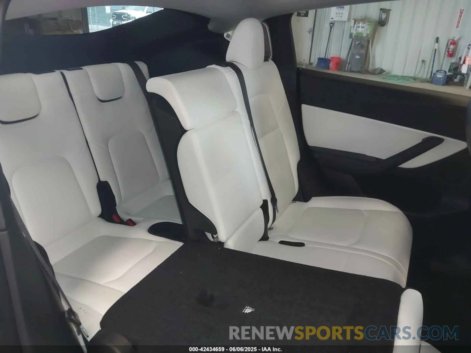 8 Photograph of a damaged car 7SAYGAEE4NF309961 TESLA MODEL Y 2022