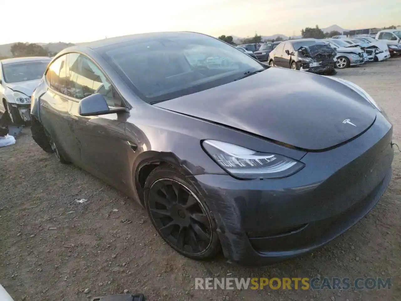 4 Photograph of a damaged car 7SAYGAEE4NF337940 TESLA MODEL Y 2022