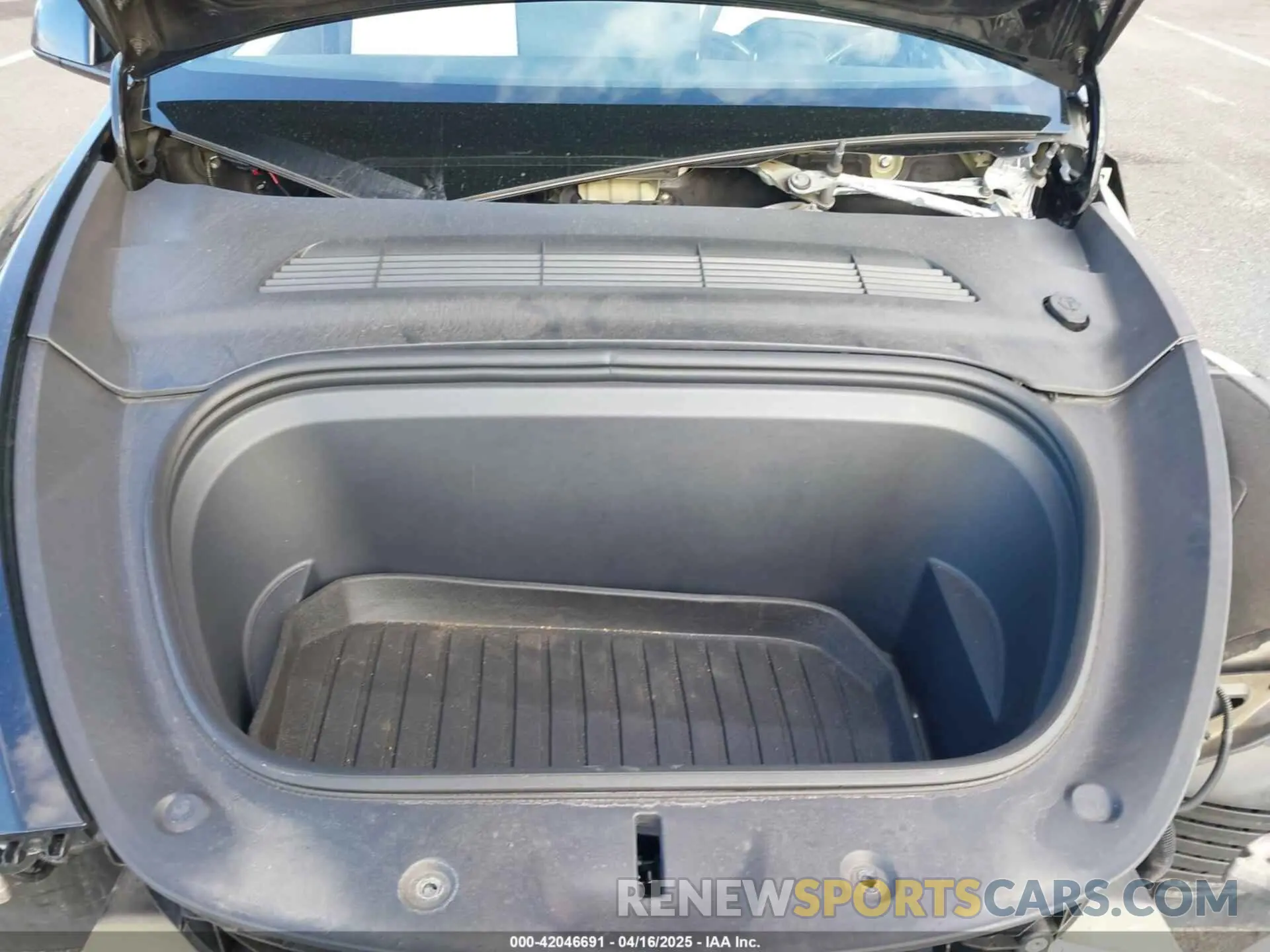 10 Photograph of a damaged car 7SAYGAEE4NF522330 TESLA MODEL Y 2022