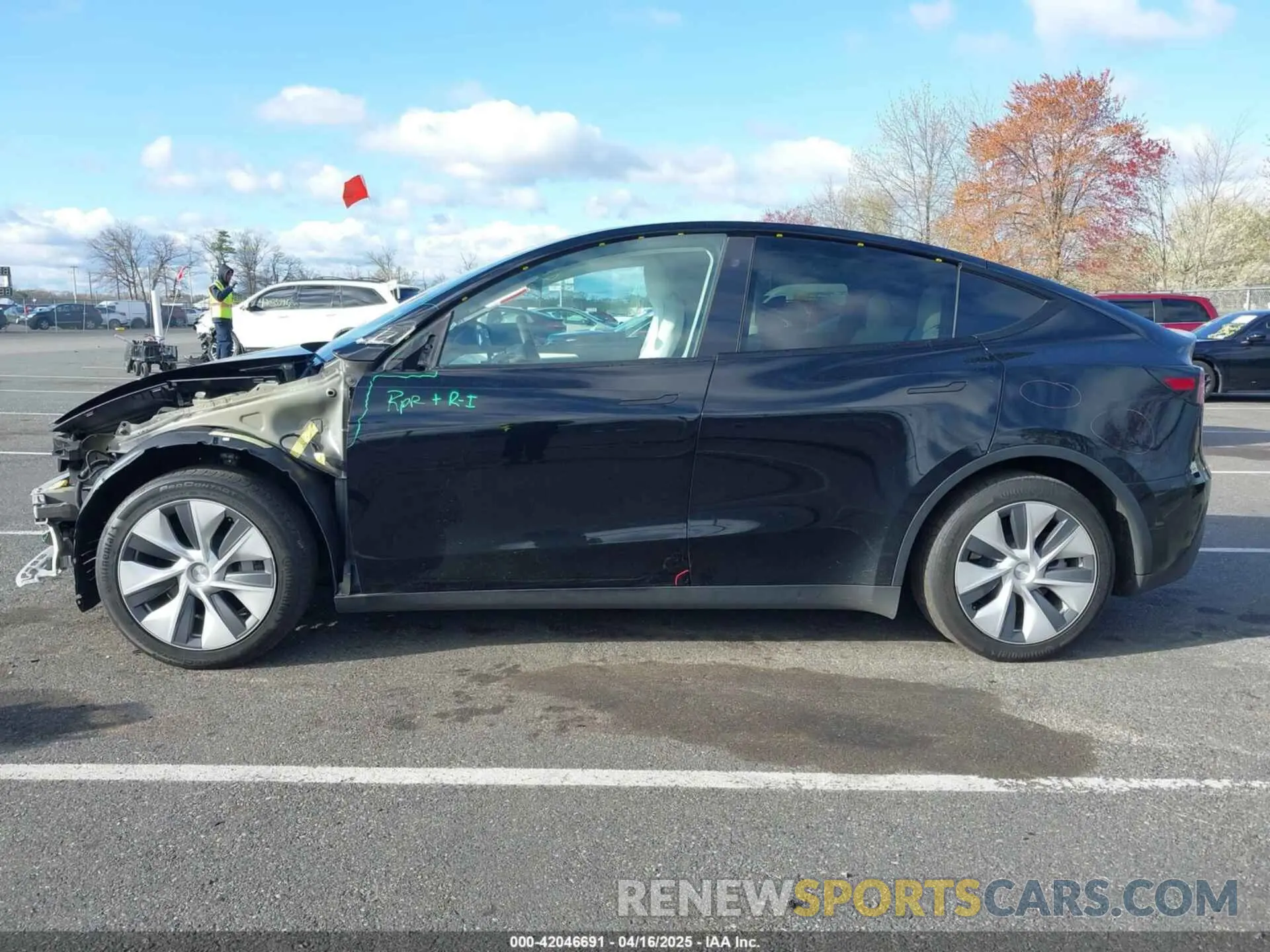 13 Photograph of a damaged car 7SAYGAEE4NF522330 TESLA MODEL Y 2022
