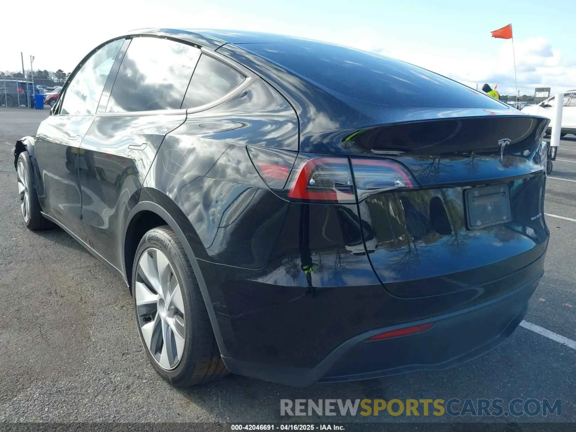3 Photograph of a damaged car 7SAYGAEE4NF522330 TESLA MODEL Y 2022