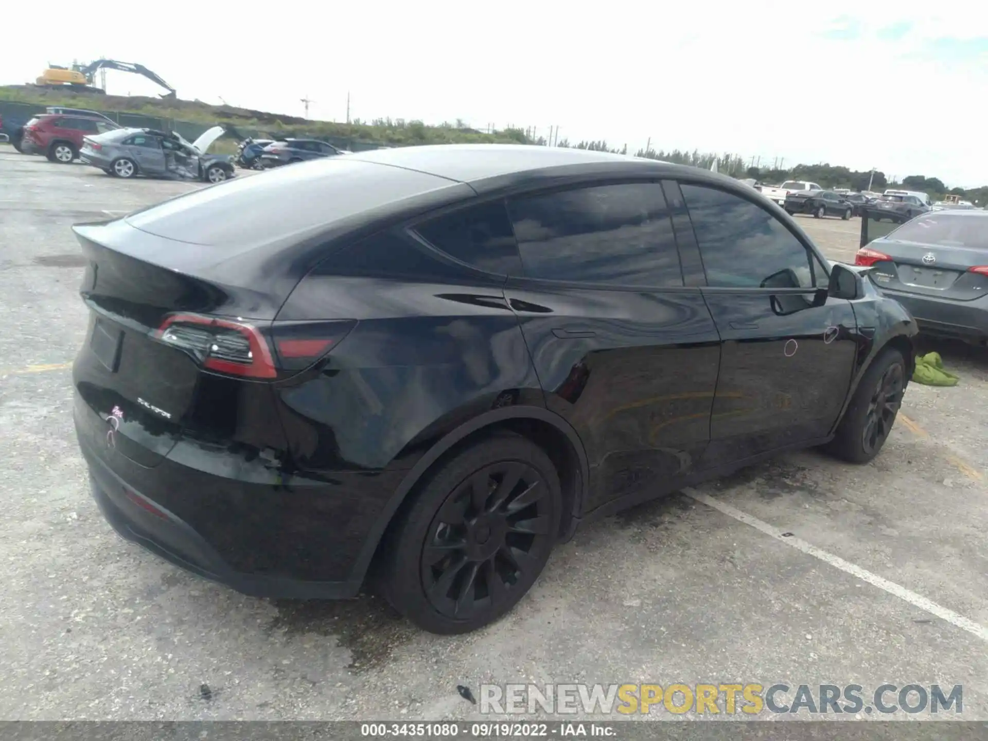 4 Photograph of a damaged car 7SAYGAEE5NF309094 TESLA MODEL Y 2022