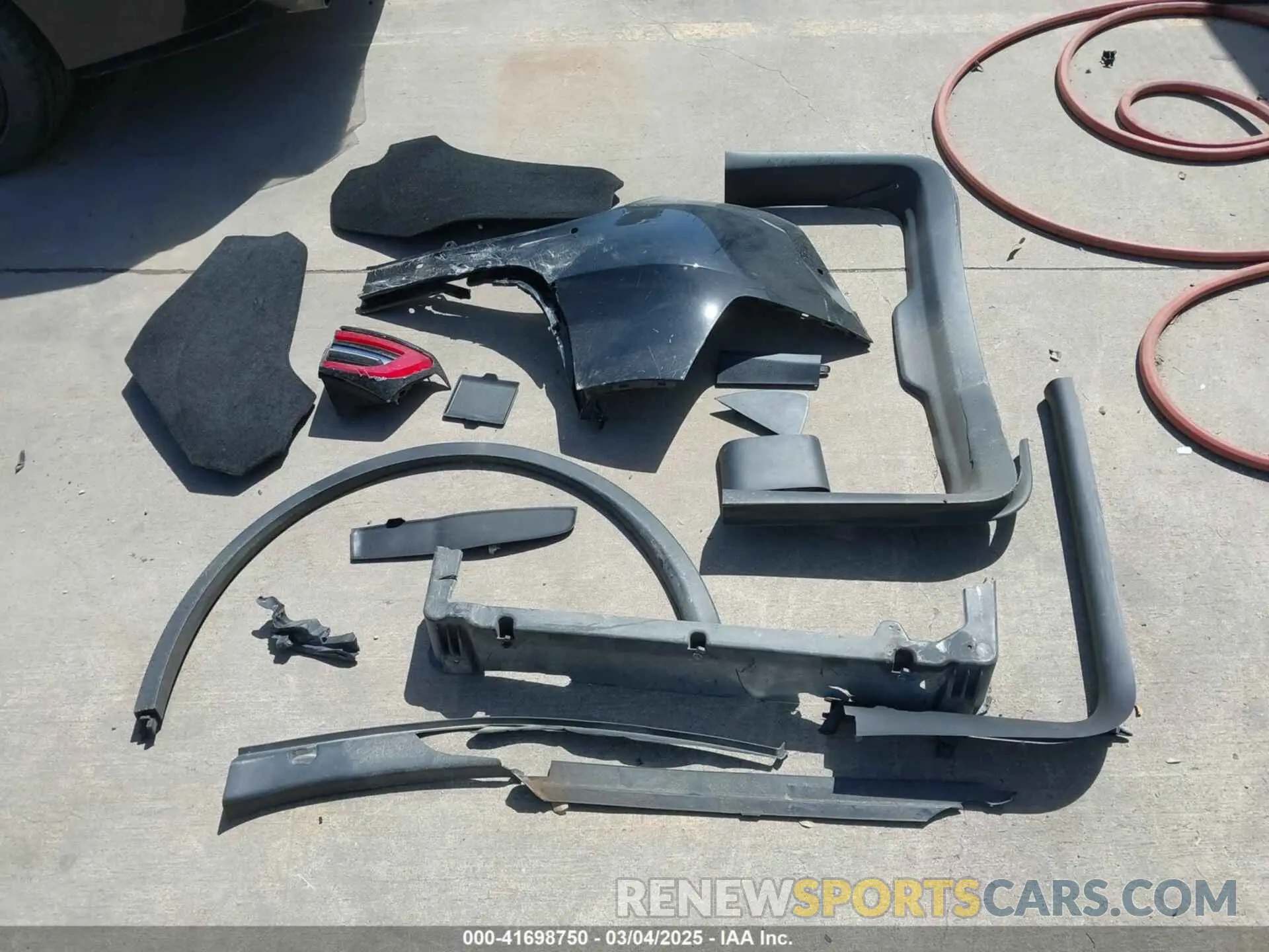 11 Photograph of a damaged car 7SAYGAEE5NF428327 TESLA MODEL Y 2022
