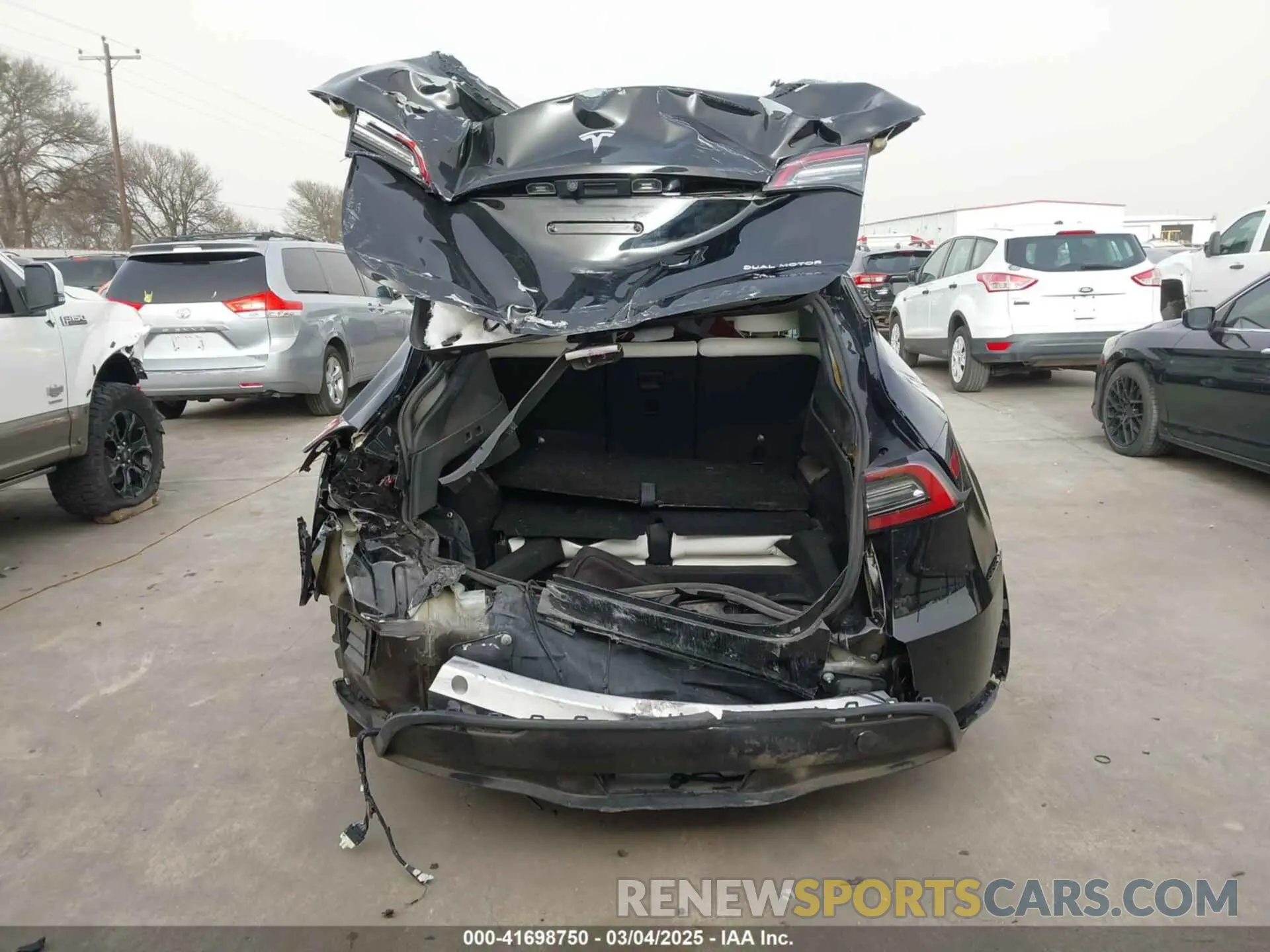 16 Photograph of a damaged car 7SAYGAEE5NF428327 TESLA MODEL Y 2022