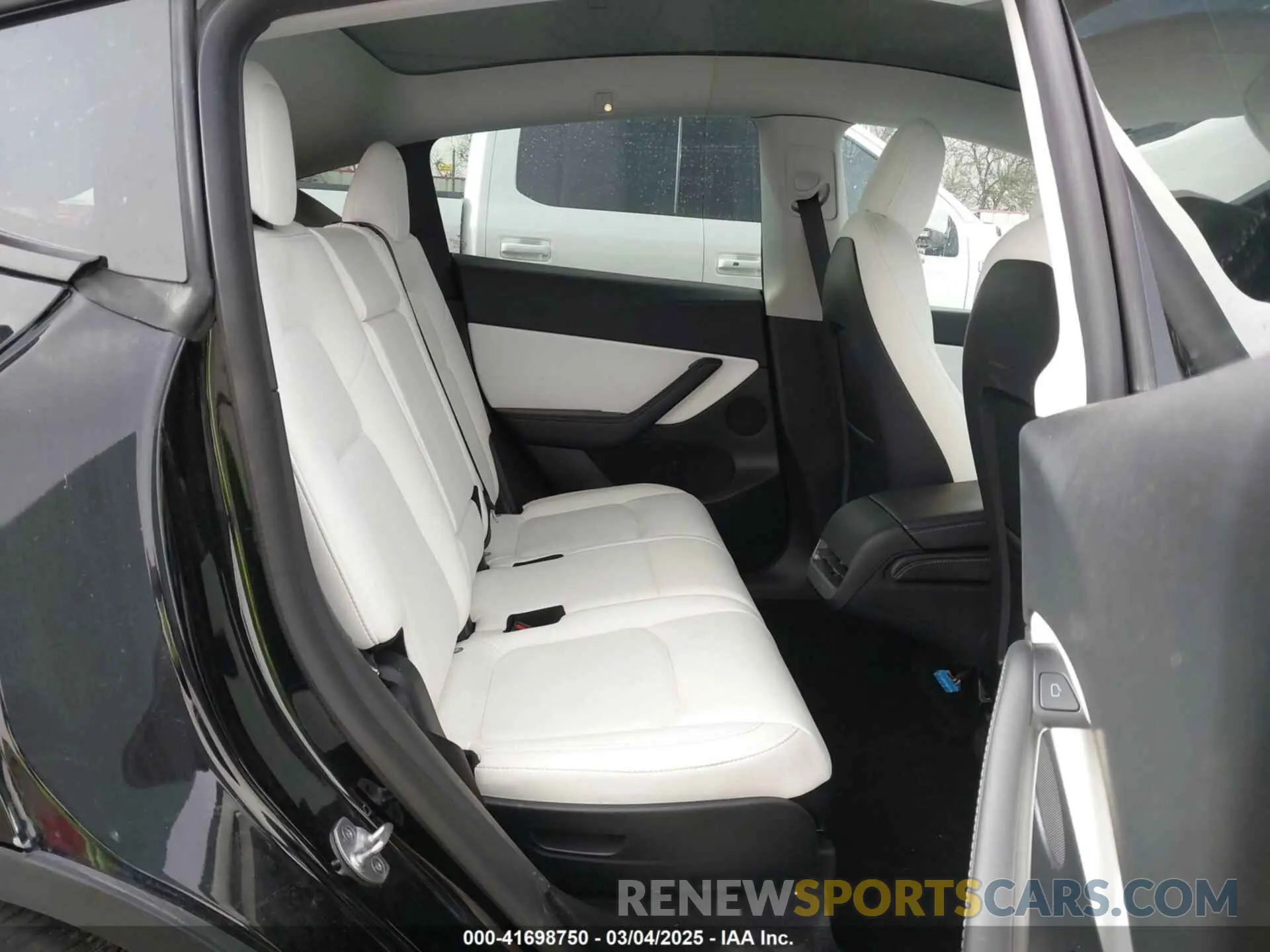 8 Photograph of a damaged car 7SAYGAEE5NF428327 TESLA MODEL Y 2022
