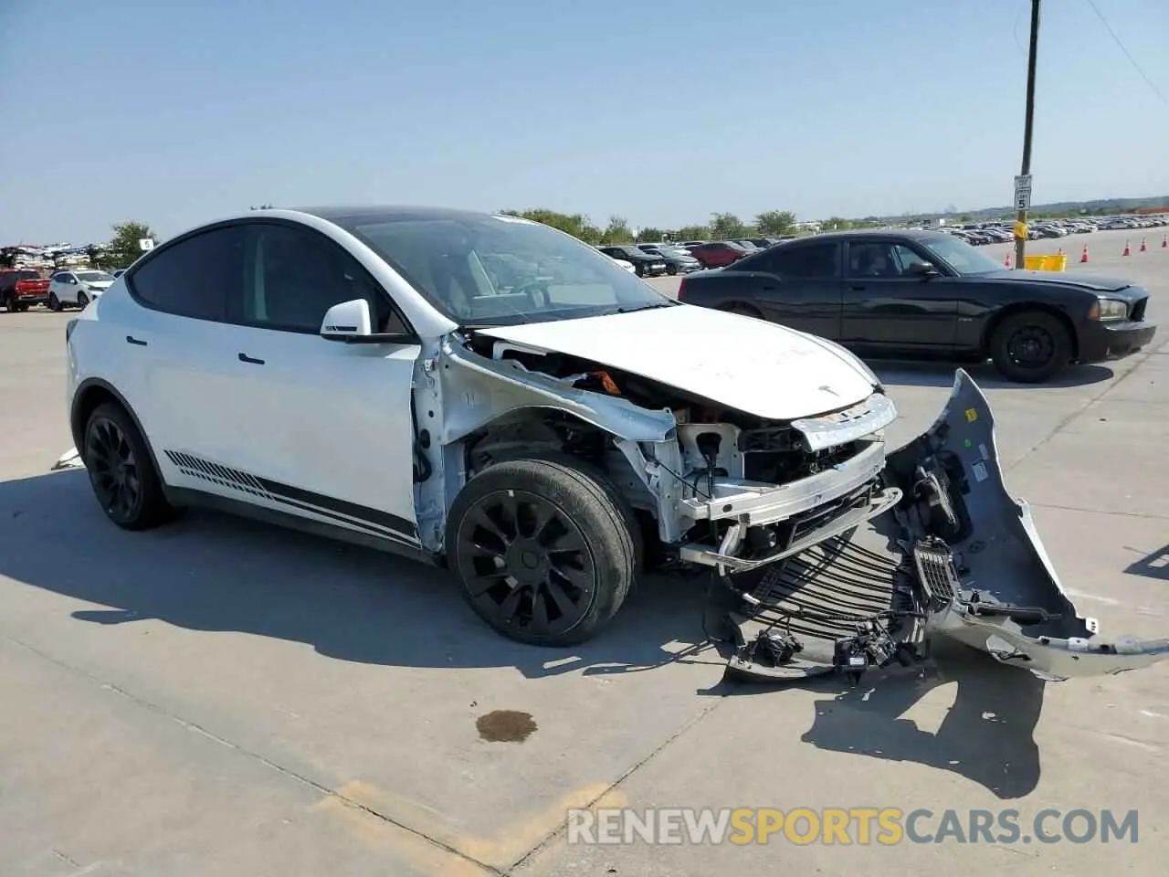 4 Photograph of a damaged car 7SAYGAEE5NF535586 TESLA MODEL Y 2022