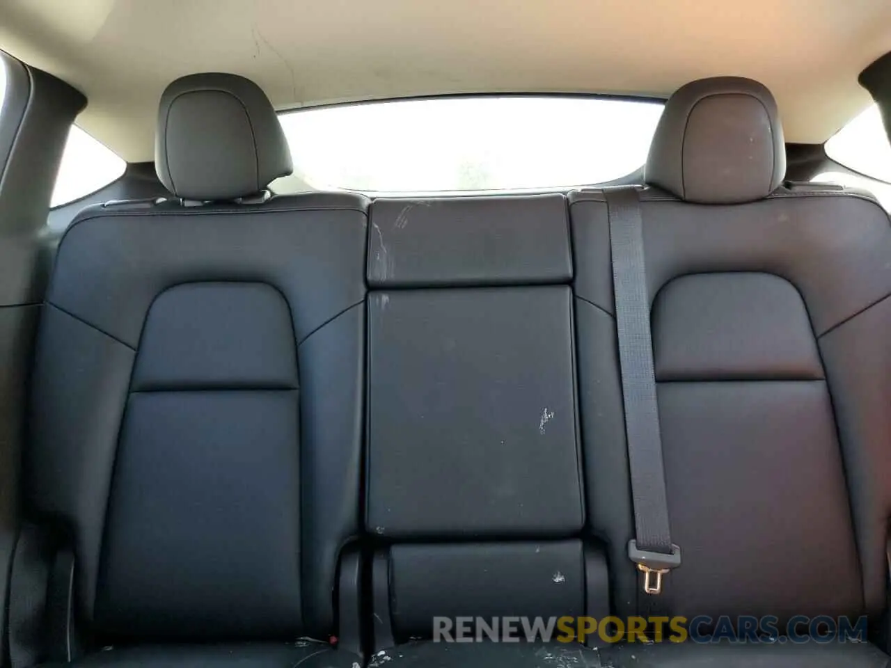 10 Photograph of a damaged car 7SAYGAEE5NF553408 TESLA MODEL Y 2022