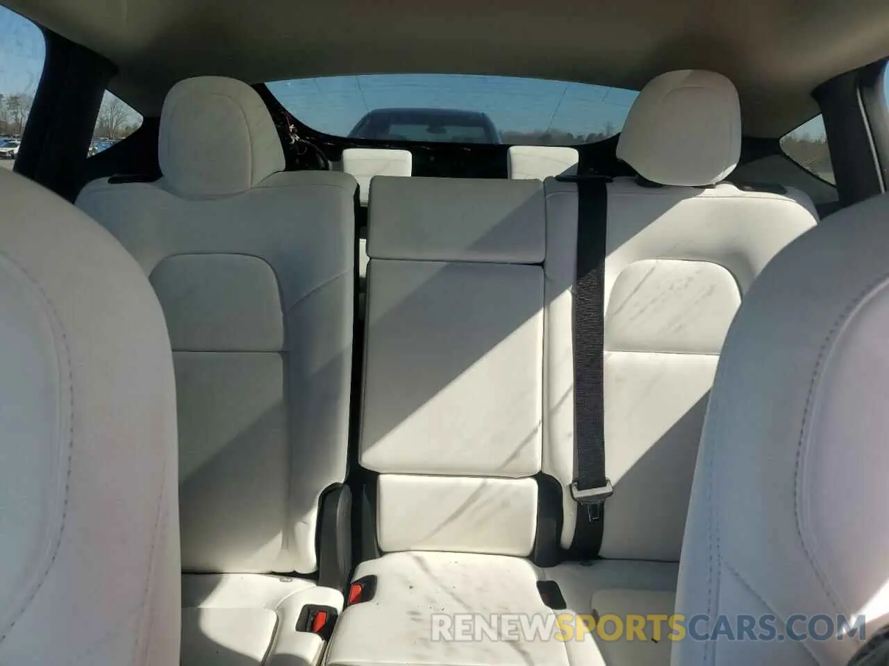 10 Photograph of a damaged car 7SAYGAEE5NF573044 TESLA MODEL Y 2022