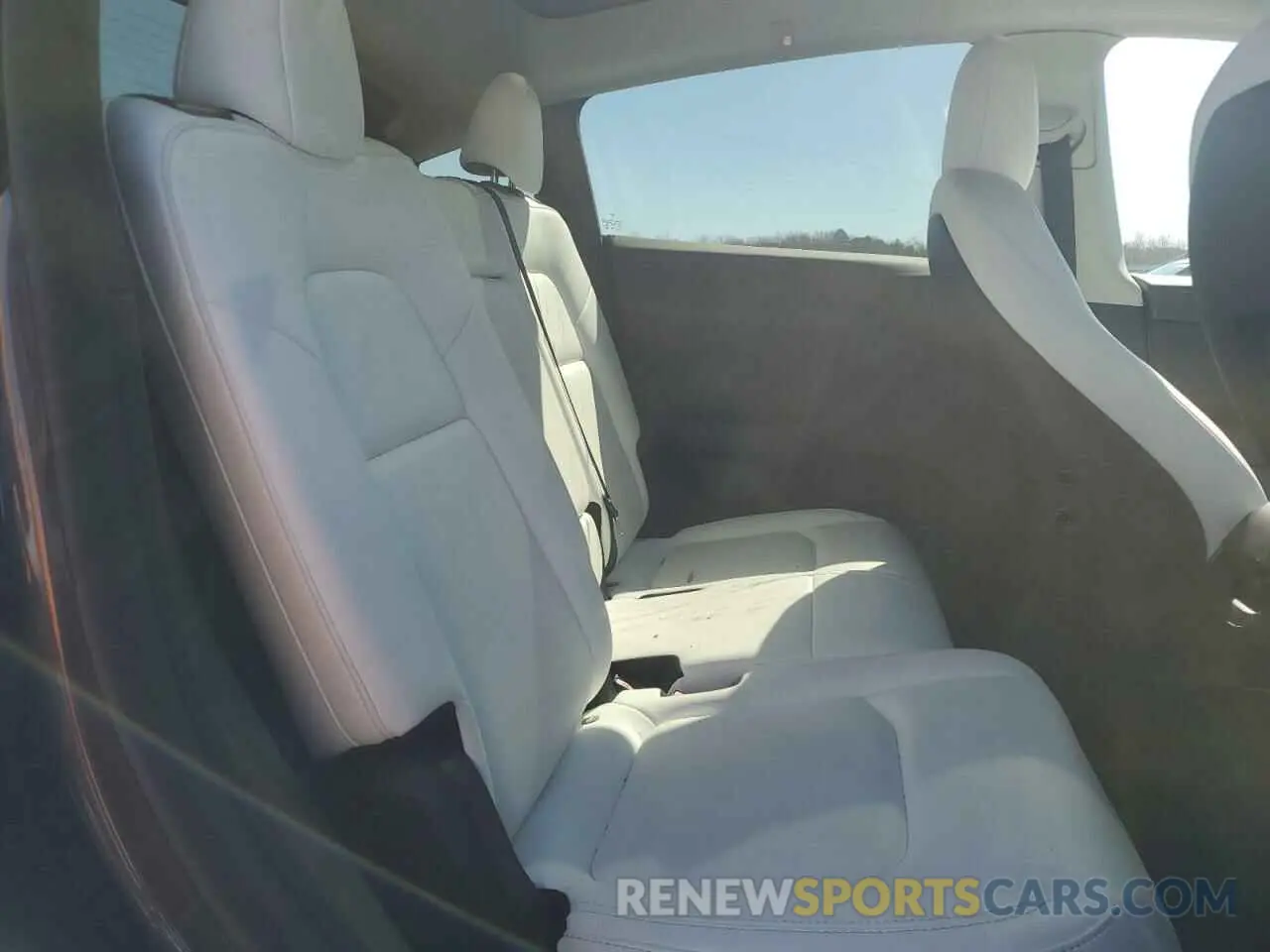 12 Photograph of a damaged car 7SAYGAEE5NF573044 TESLA MODEL Y 2022