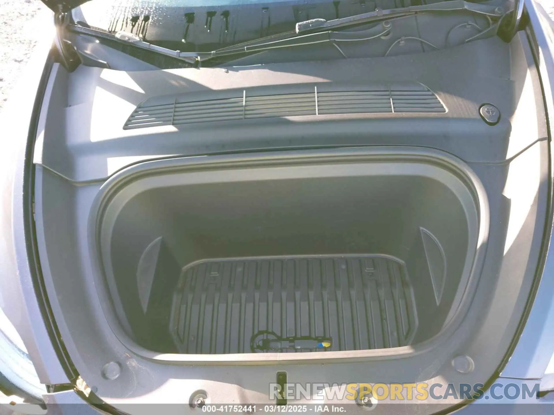 10 Photograph of a damaged car 7SAYGAEE6NF361883 TESLA MODEL Y 2022