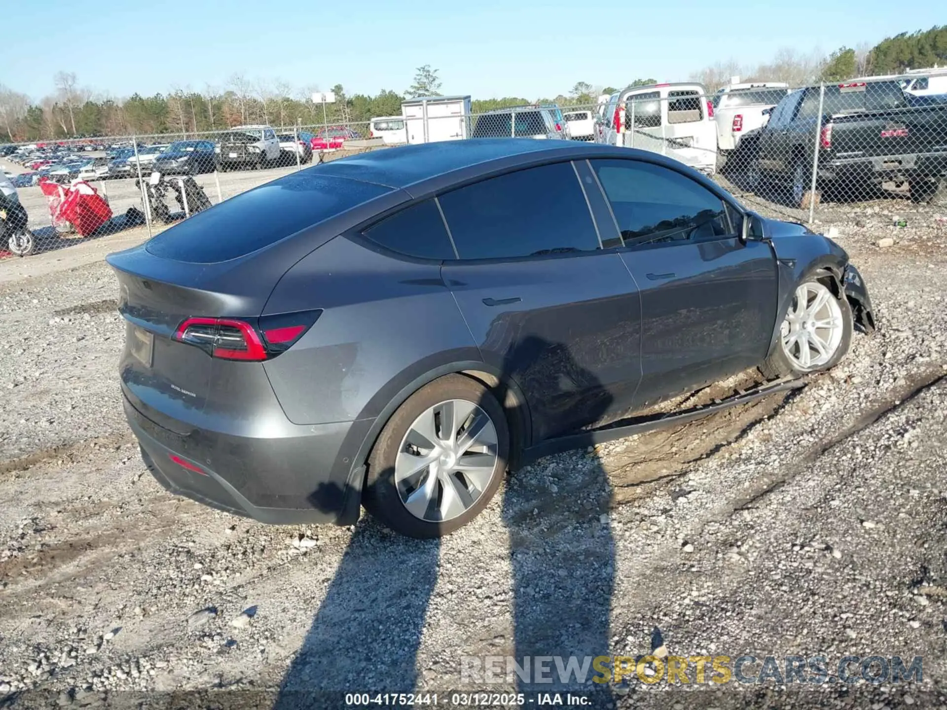 4 Photograph of a damaged car 7SAYGAEE6NF361883 TESLA MODEL Y 2022