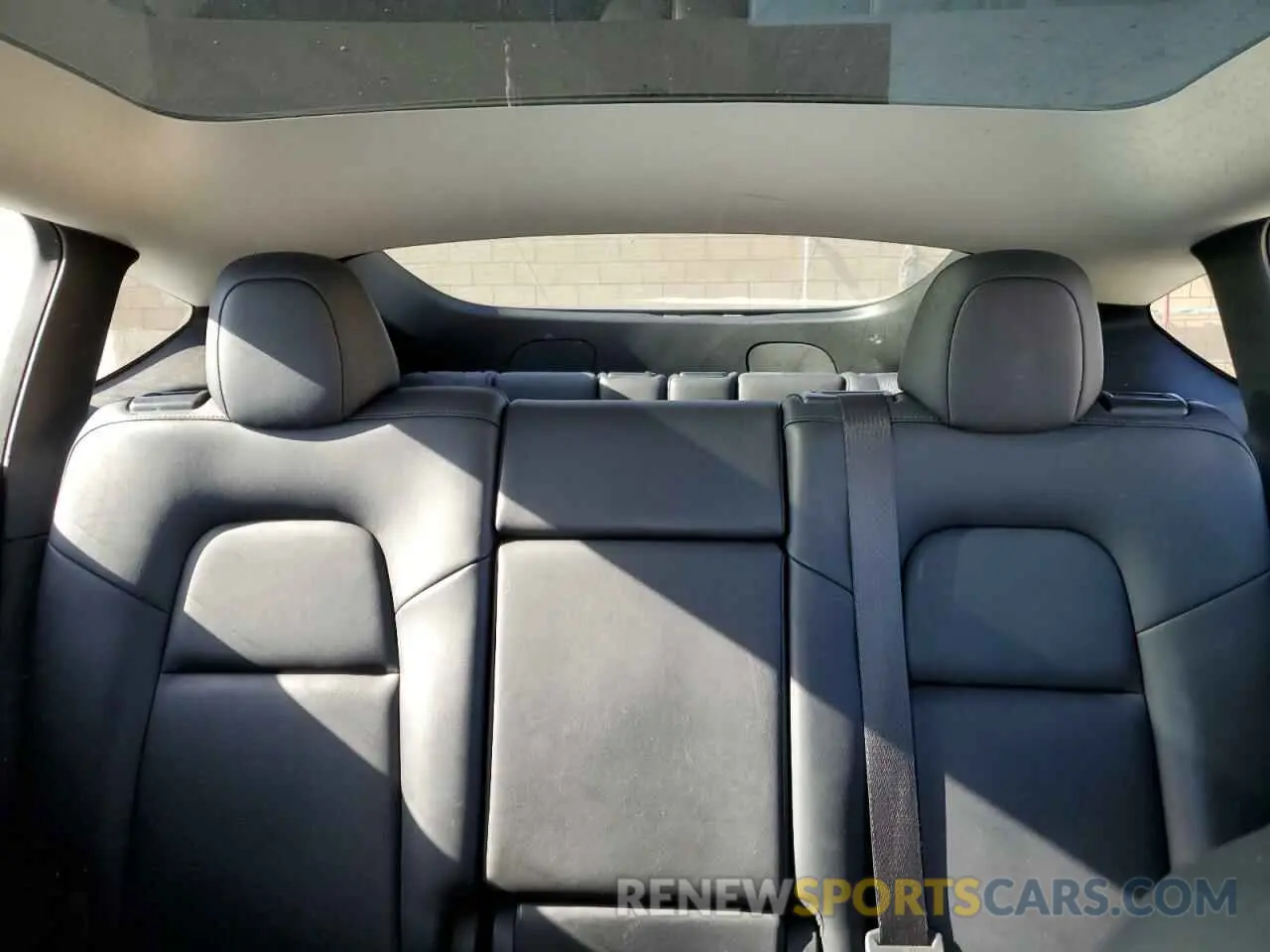10 Photograph of a damaged car 7SAYGAEE6NF456296 TESLA MODEL Y 2022