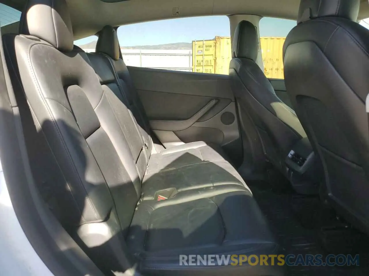 11 Photograph of a damaged car 7SAYGAEE6NF456296 TESLA MODEL Y 2022