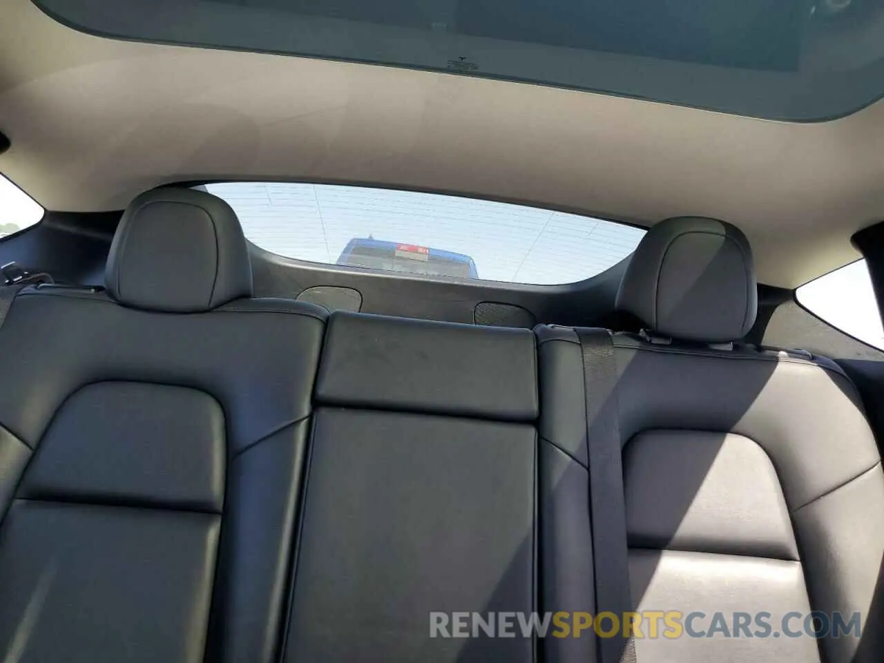 10 Photograph of a damaged car 7SAYGAEE6NF492070 TESLA MODEL Y 2022
