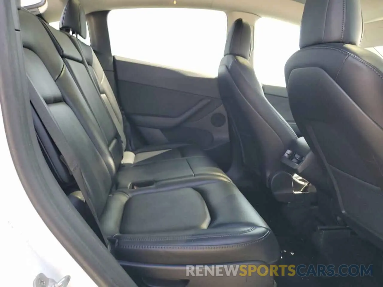 11 Photograph of a damaged car 7SAYGAEE6NF492070 TESLA MODEL Y 2022