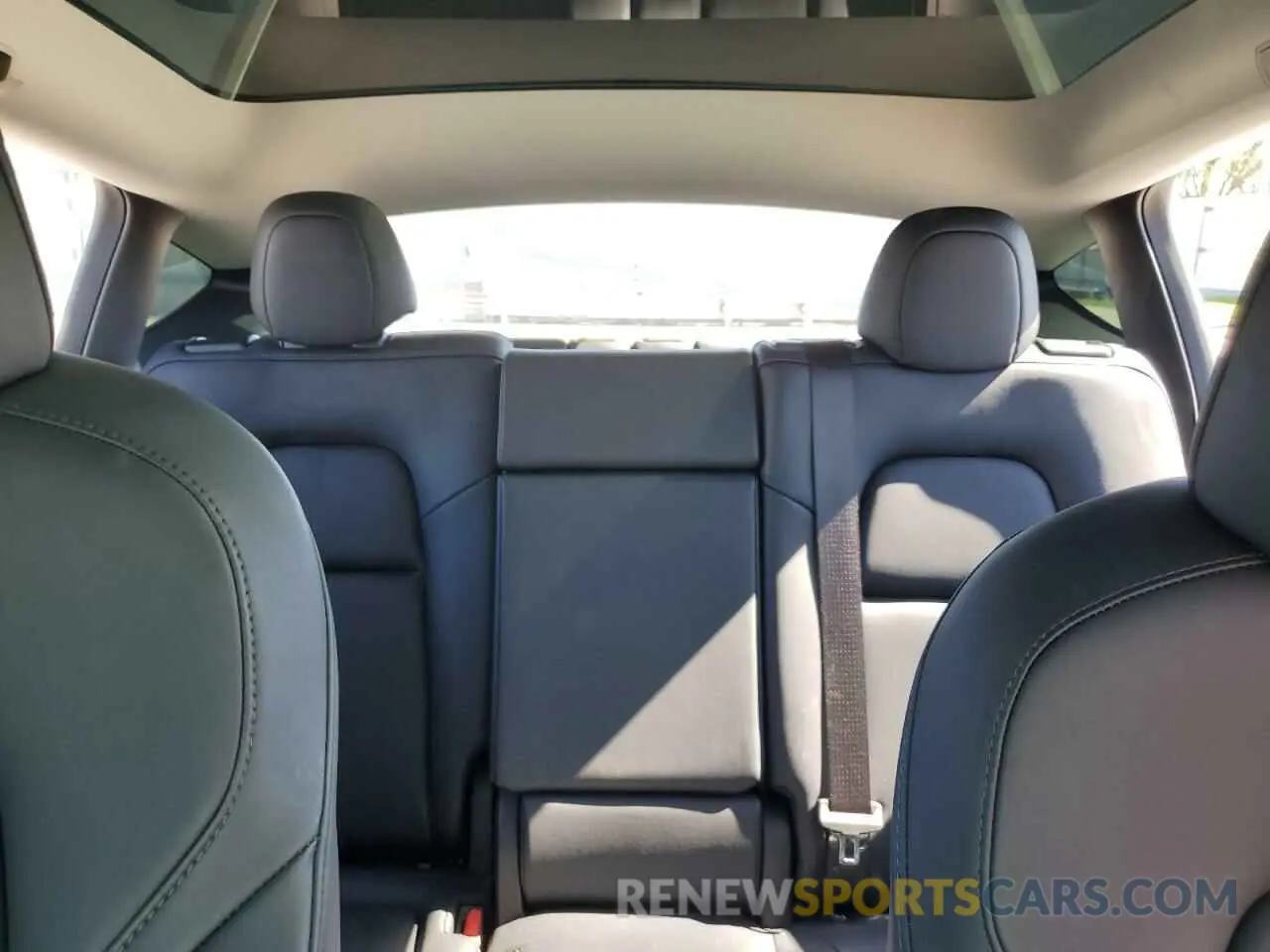 10 Photograph of a damaged car 7SAYGAEE6NF506405 TESLA MODEL Y 2022