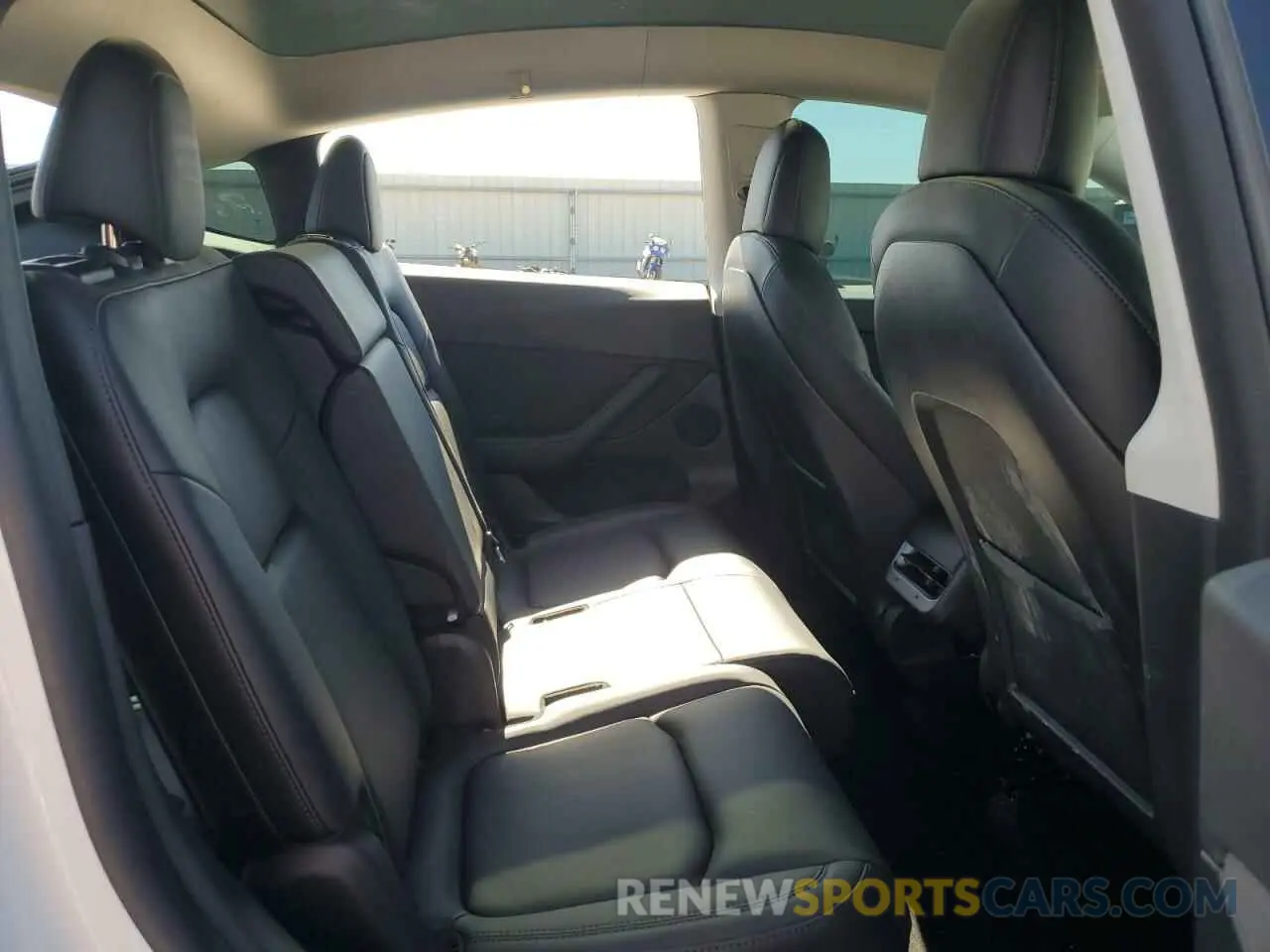 11 Photograph of a damaged car 7SAYGAEE6NF506405 TESLA MODEL Y 2022