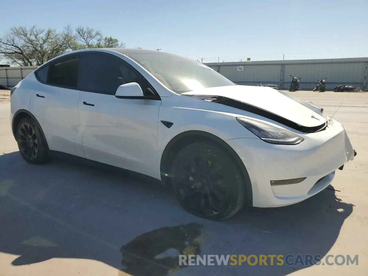 4 Photograph of a damaged car 7SAYGAEE6NF506405 TESLA MODEL Y 2022