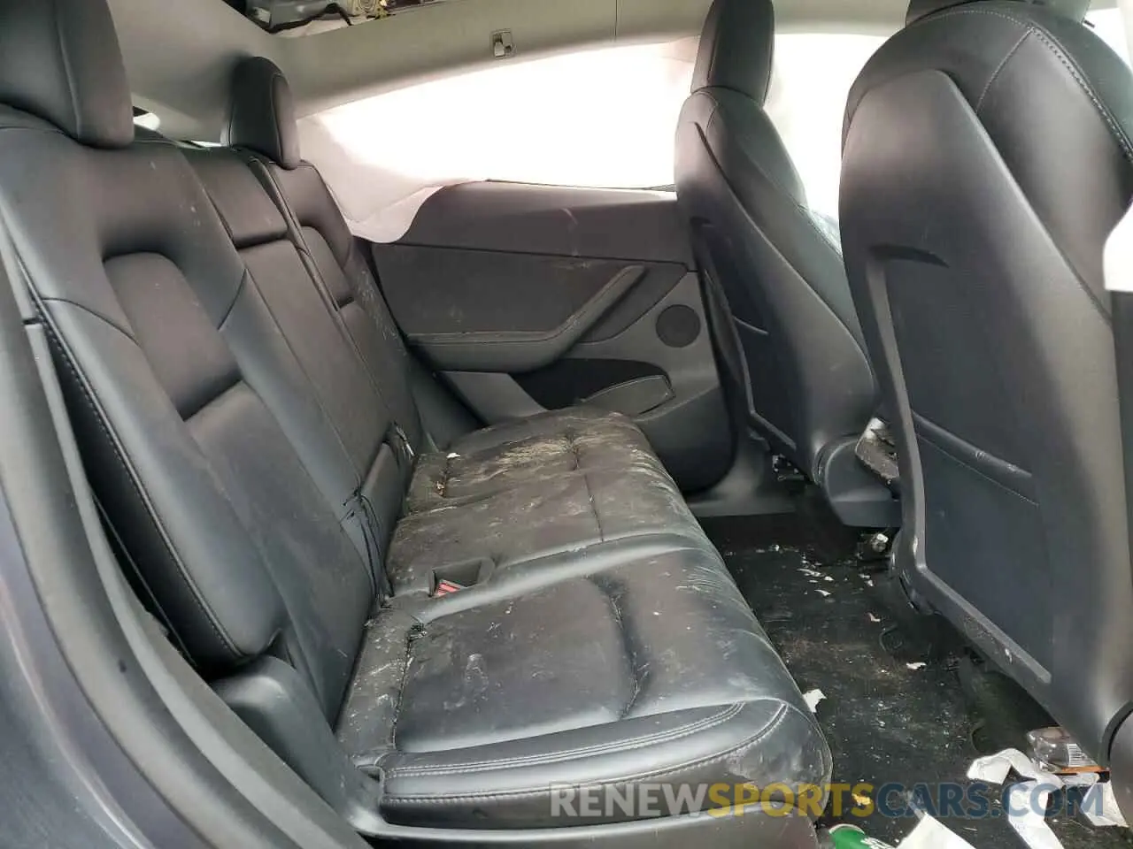 10 Photograph of a damaged car 7SAYGAEE6NF523835 TESLA MODEL Y 2022
