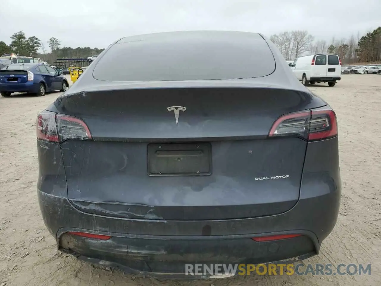 6 Photograph of a damaged car 7SAYGAEE6NF523835 TESLA MODEL Y 2022