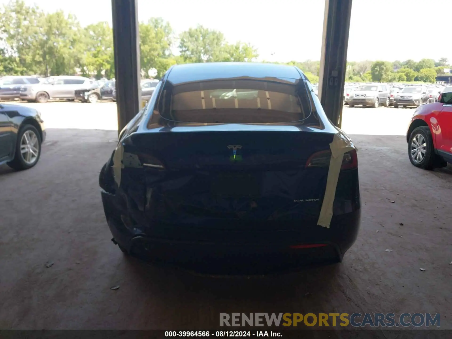 16 Photograph of a damaged car 7SAYGAEE6NF524256 TESLA MODEL Y 2022