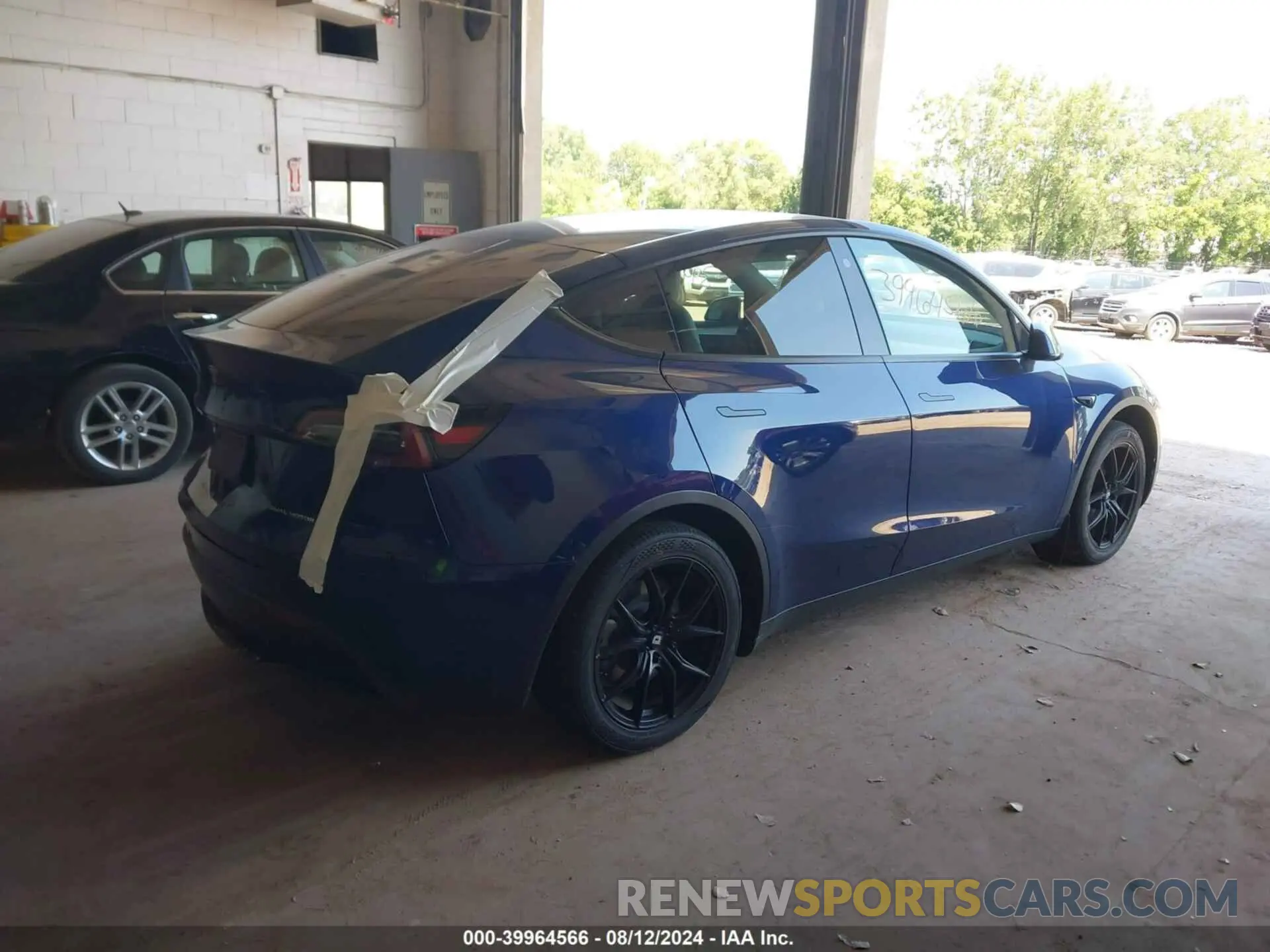 4 Photograph of a damaged car 7SAYGAEE6NF524256 TESLA MODEL Y 2022