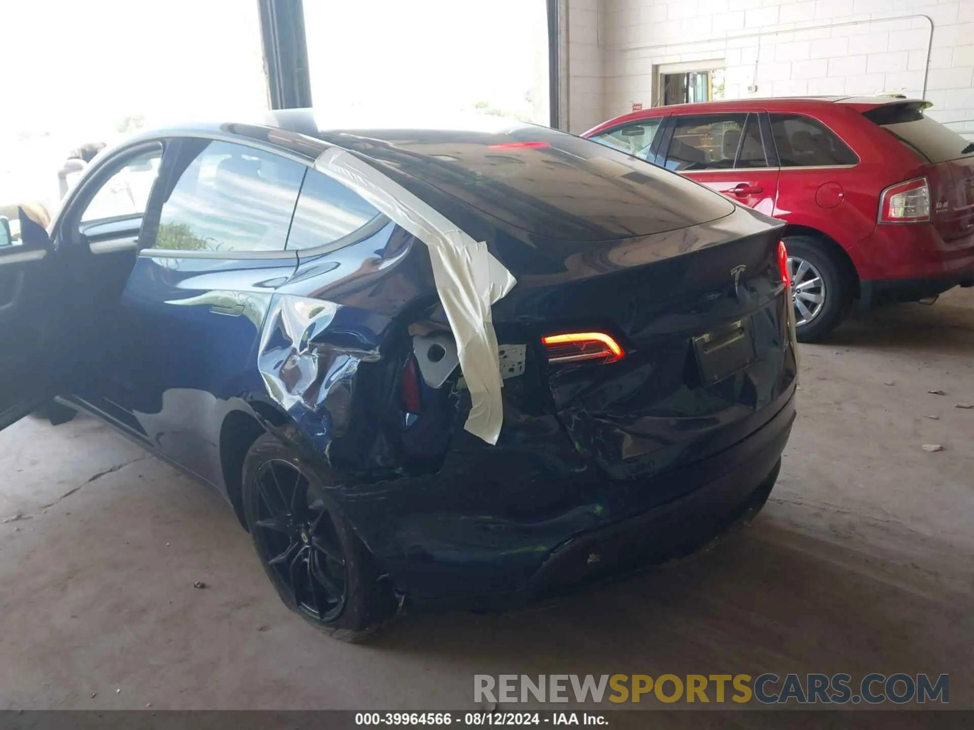 6 Photograph of a damaged car 7SAYGAEE6NF524256 TESLA MODEL Y 2022