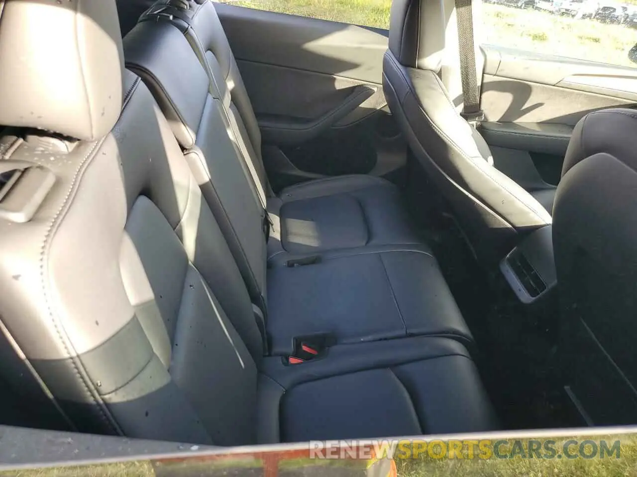 11 Photograph of a damaged car 7SAYGAEE6NF576132 TESLA MODEL Y 2022