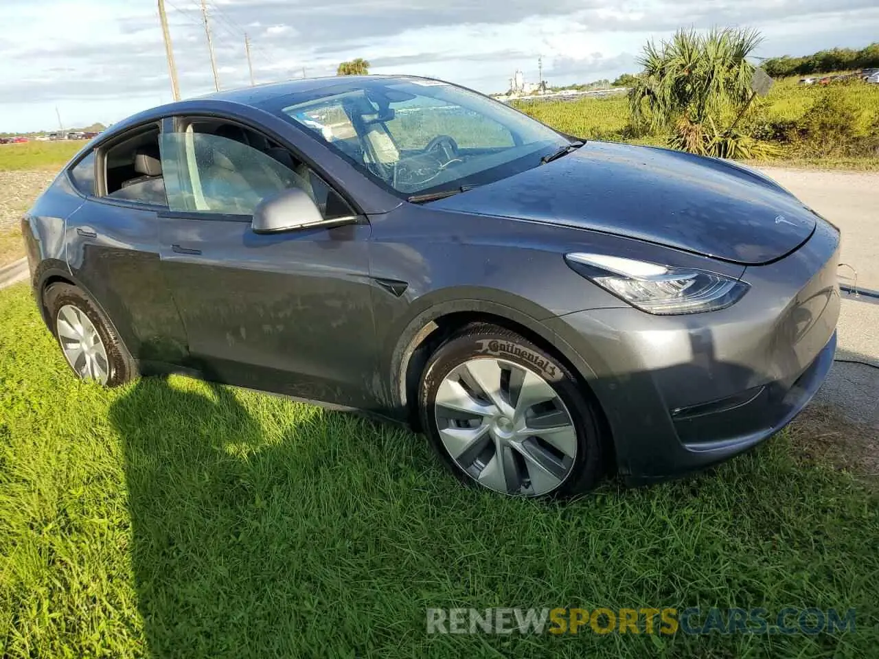 4 Photograph of a damaged car 7SAYGAEE6NF576132 TESLA MODEL Y 2022