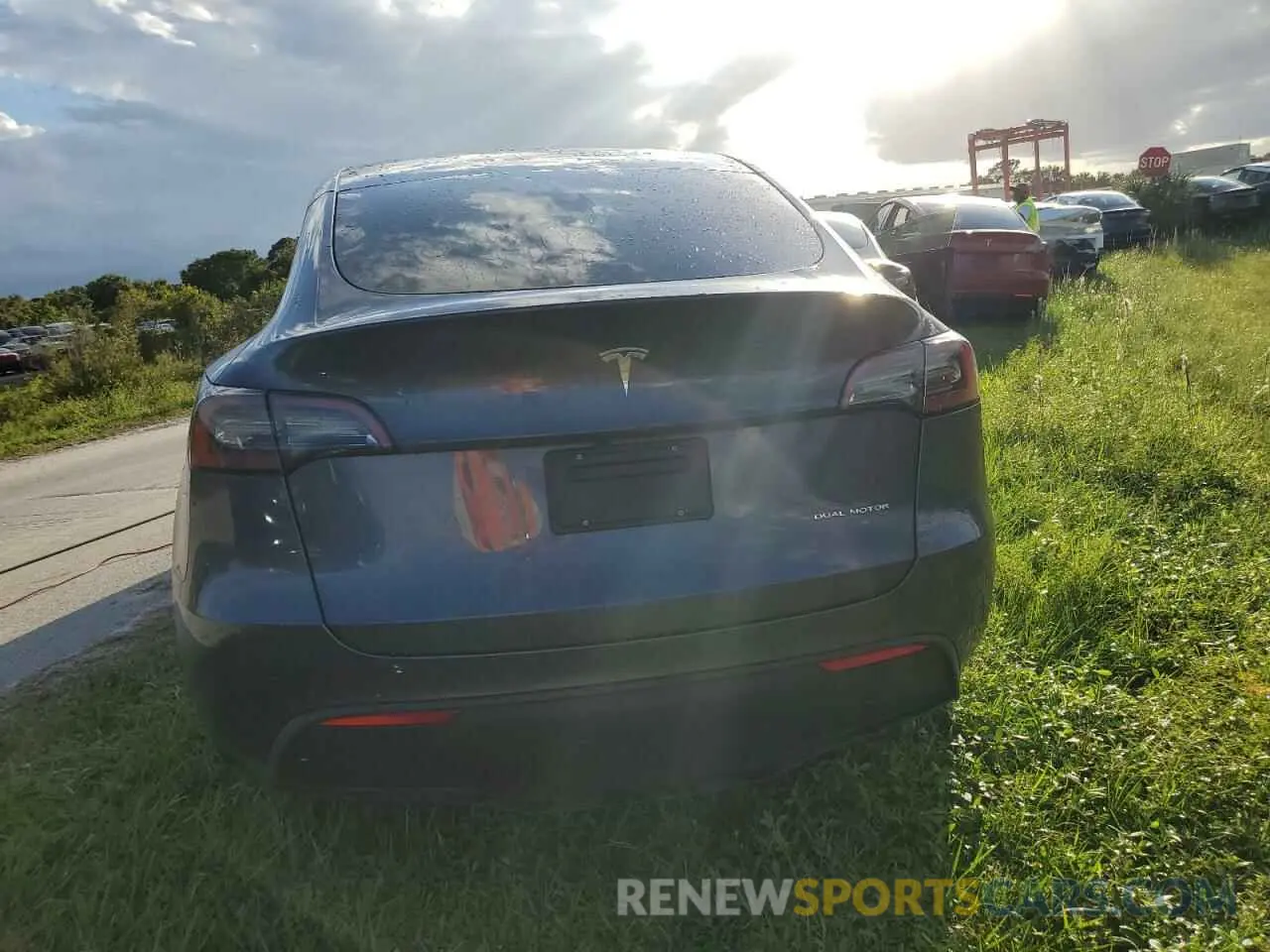 6 Photograph of a damaged car 7SAYGAEE6NF576132 TESLA MODEL Y 2022