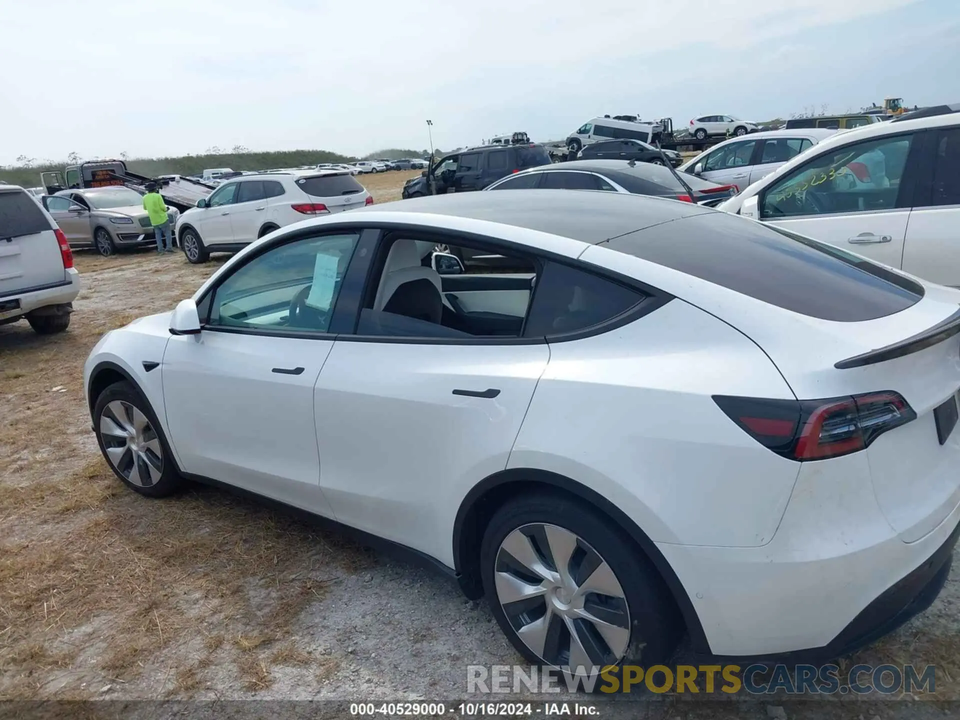 13 Photograph of a damaged car 7SAYGAEE7NF339651 TESLA MODEL Y 2022