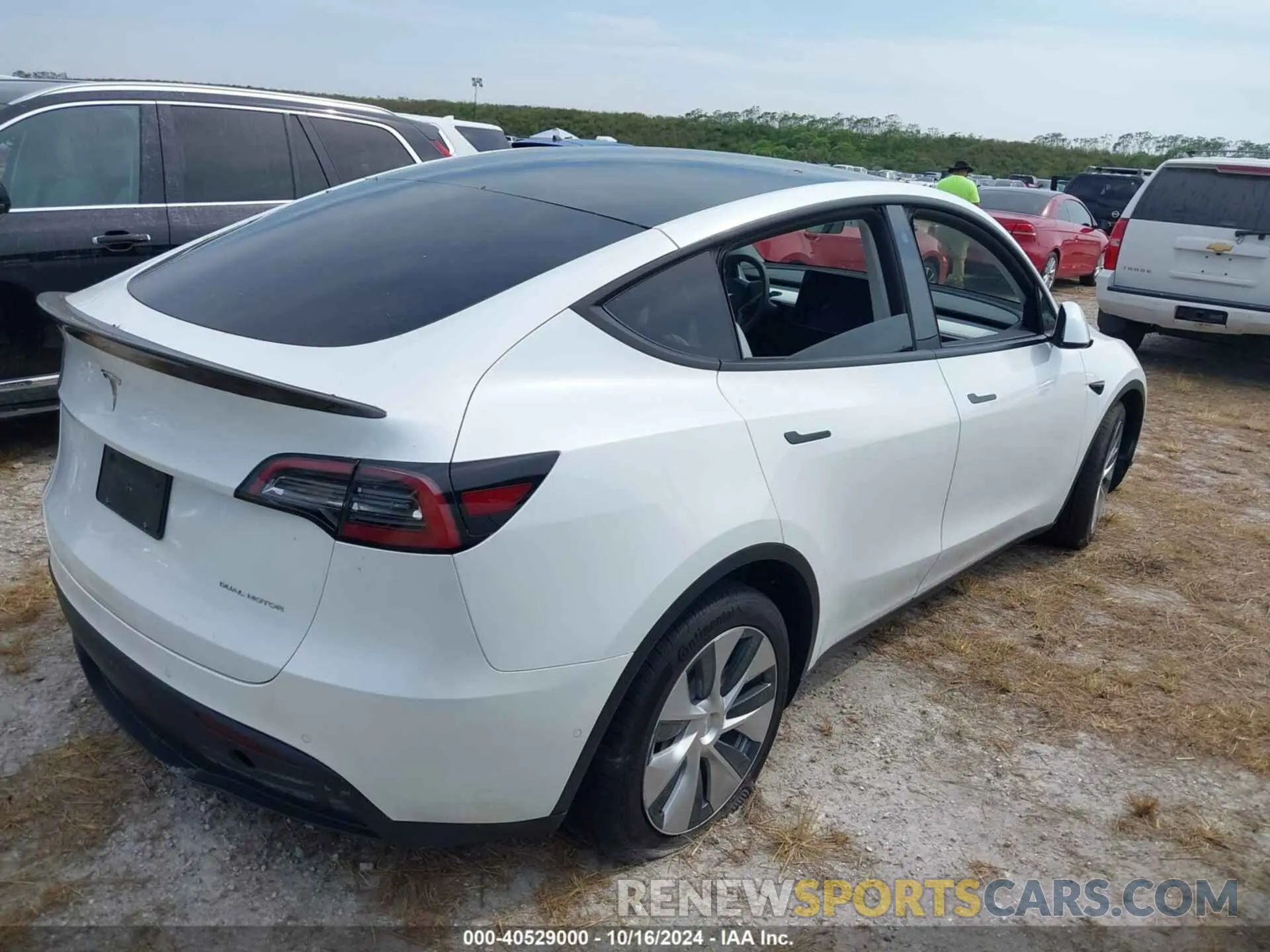 4 Photograph of a damaged car 7SAYGAEE7NF339651 TESLA MODEL Y 2022