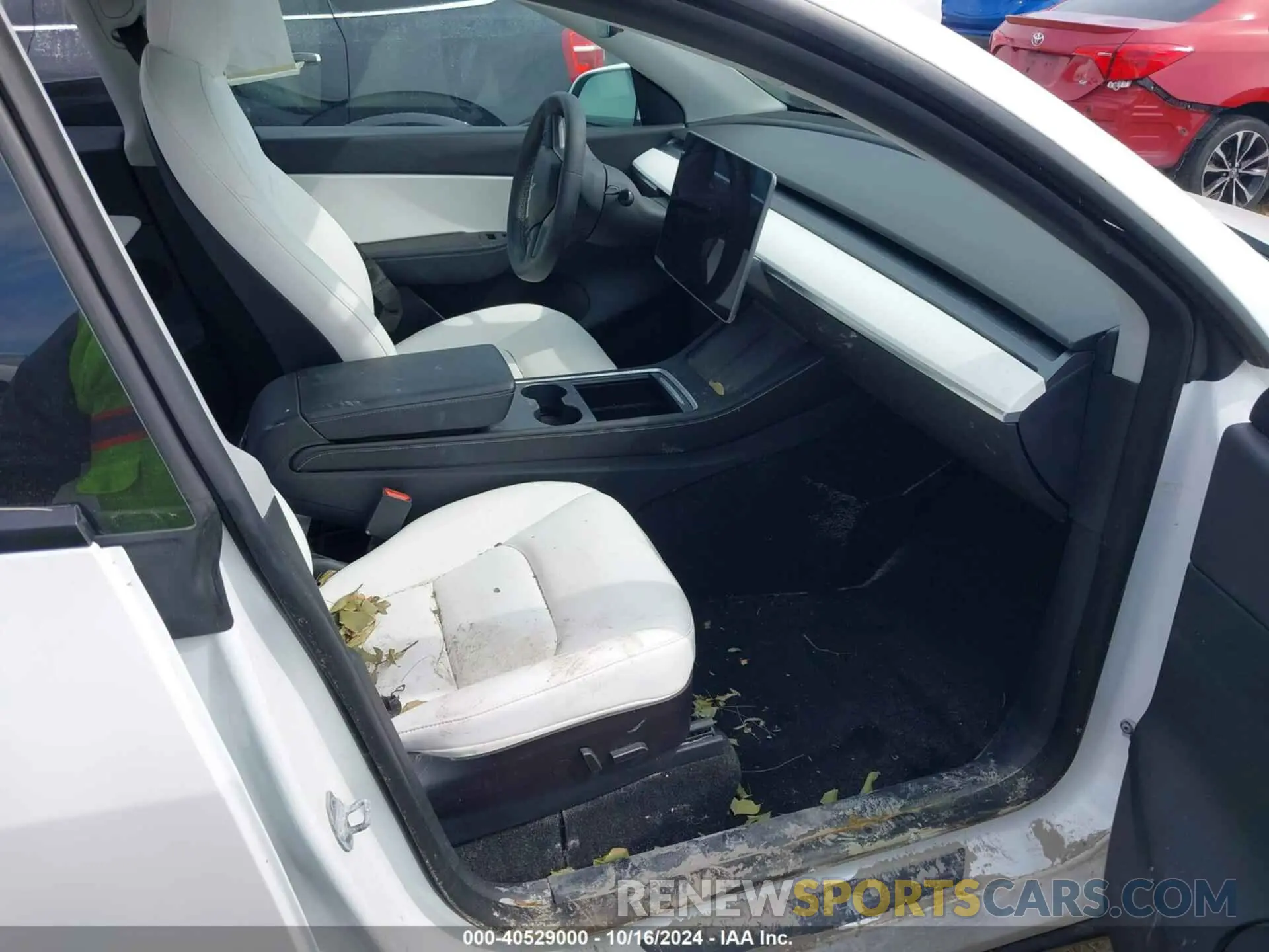 5 Photograph of a damaged car 7SAYGAEE7NF339651 TESLA MODEL Y 2022