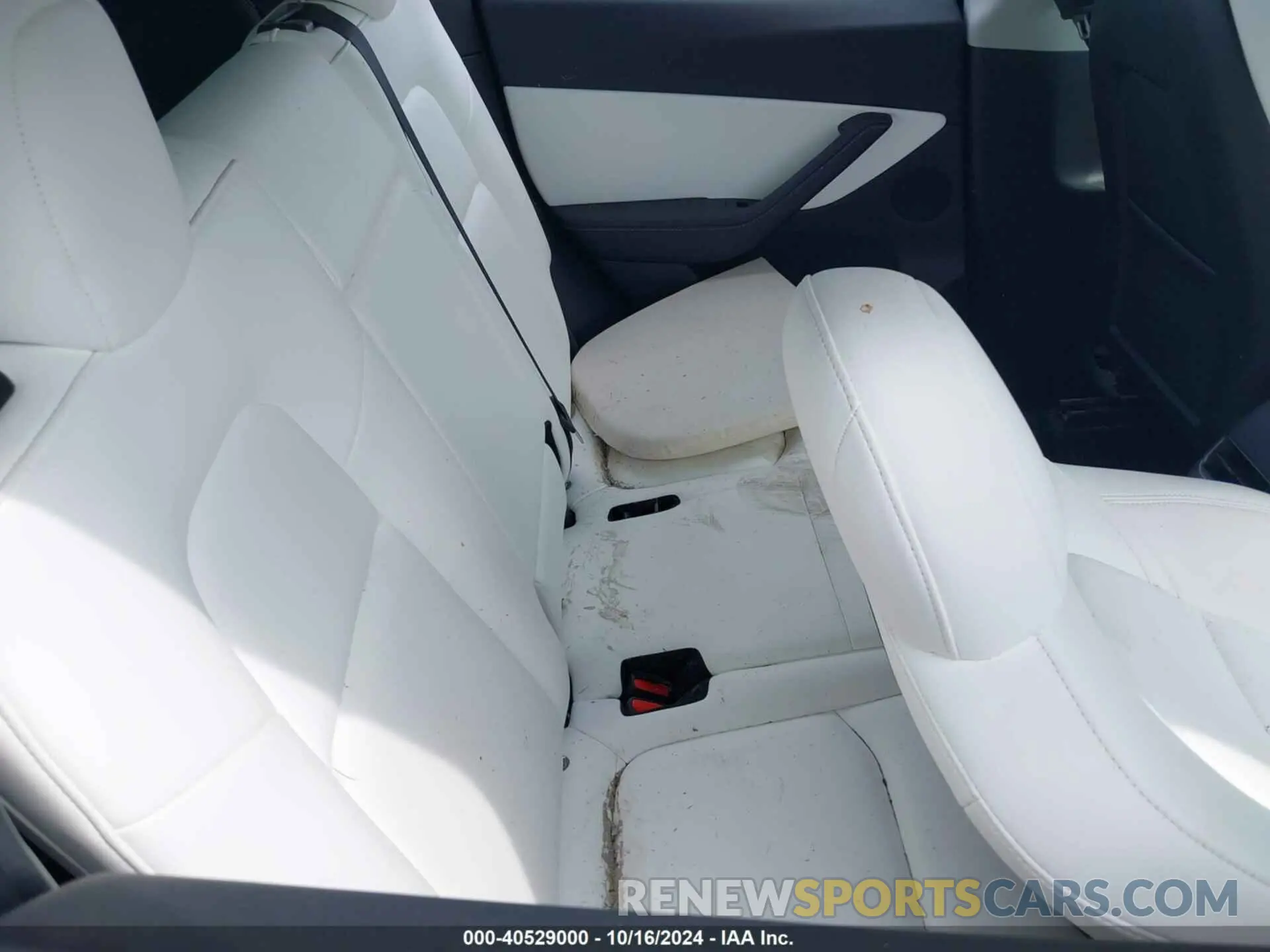 8 Photograph of a damaged car 7SAYGAEE7NF339651 TESLA MODEL Y 2022