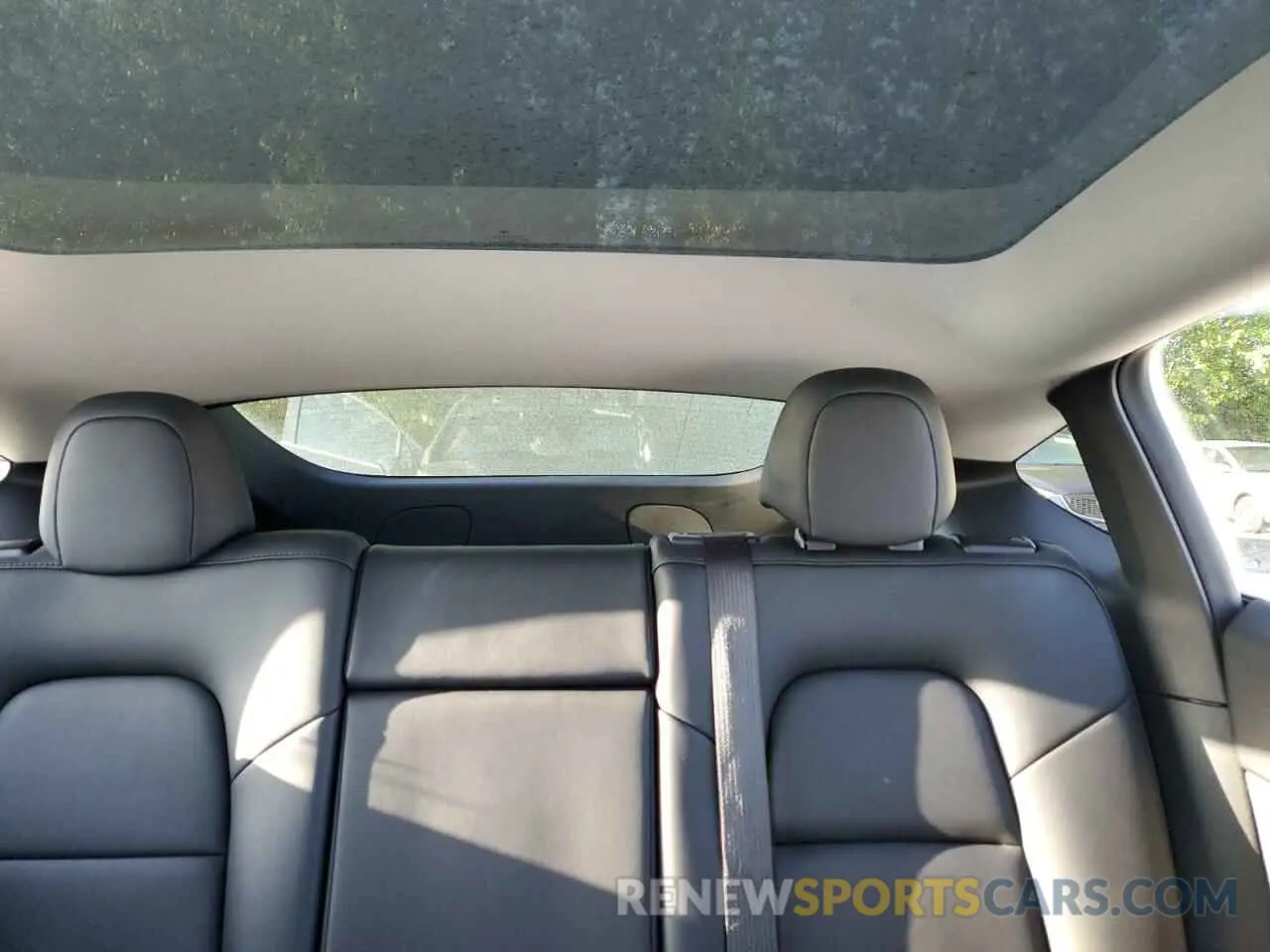 10 Photograph of a damaged car 7SAYGAEE7NF376795 TESLA MODEL Y 2022