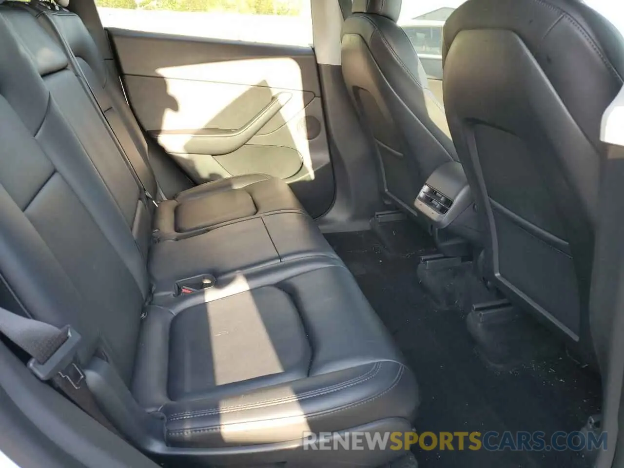11 Photograph of a damaged car 7SAYGAEE7NF376795 TESLA MODEL Y 2022
