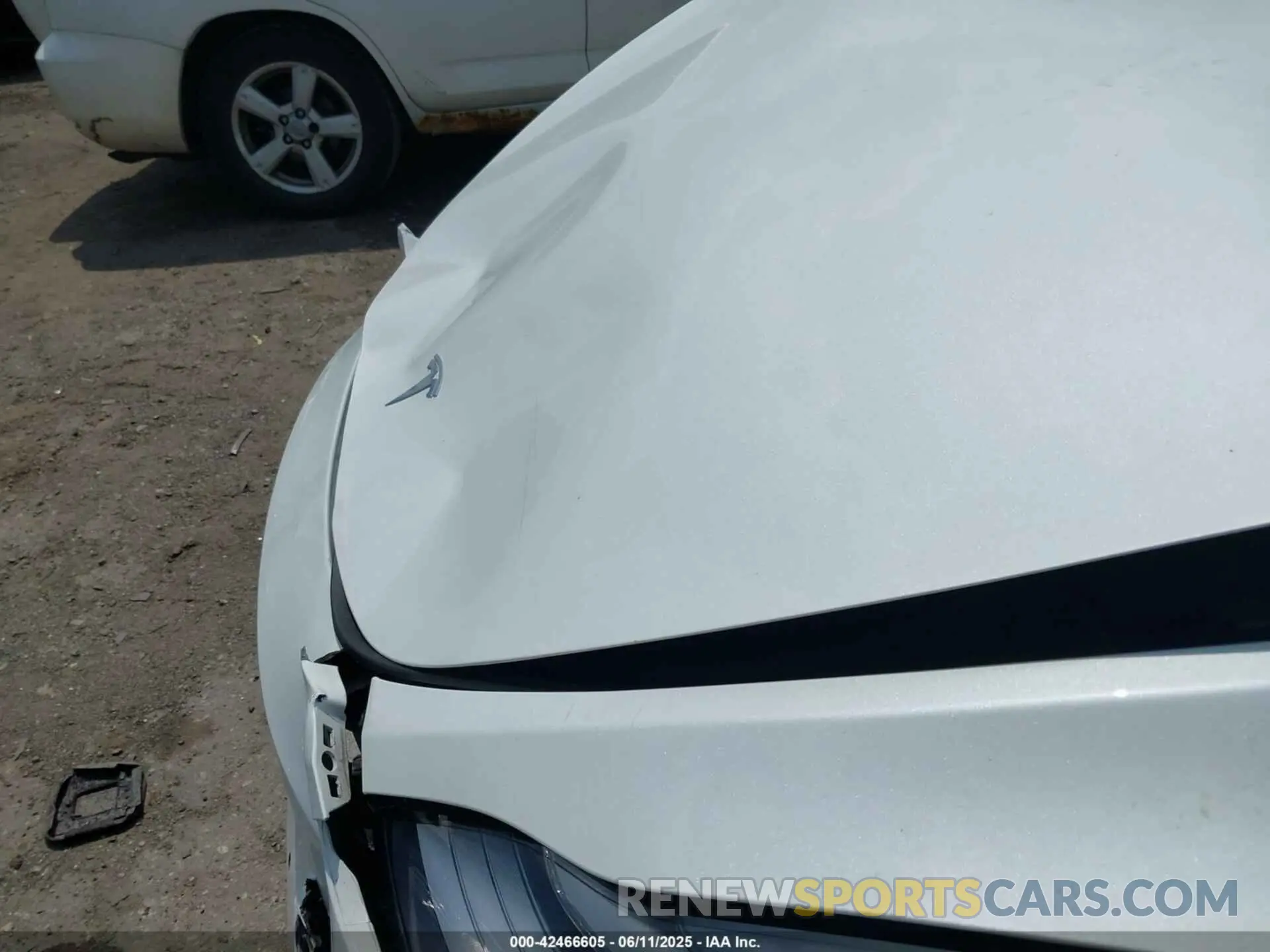 10 Photograph of a damaged car 7SAYGAEE7NF384783 TESLA MODEL Y 2022