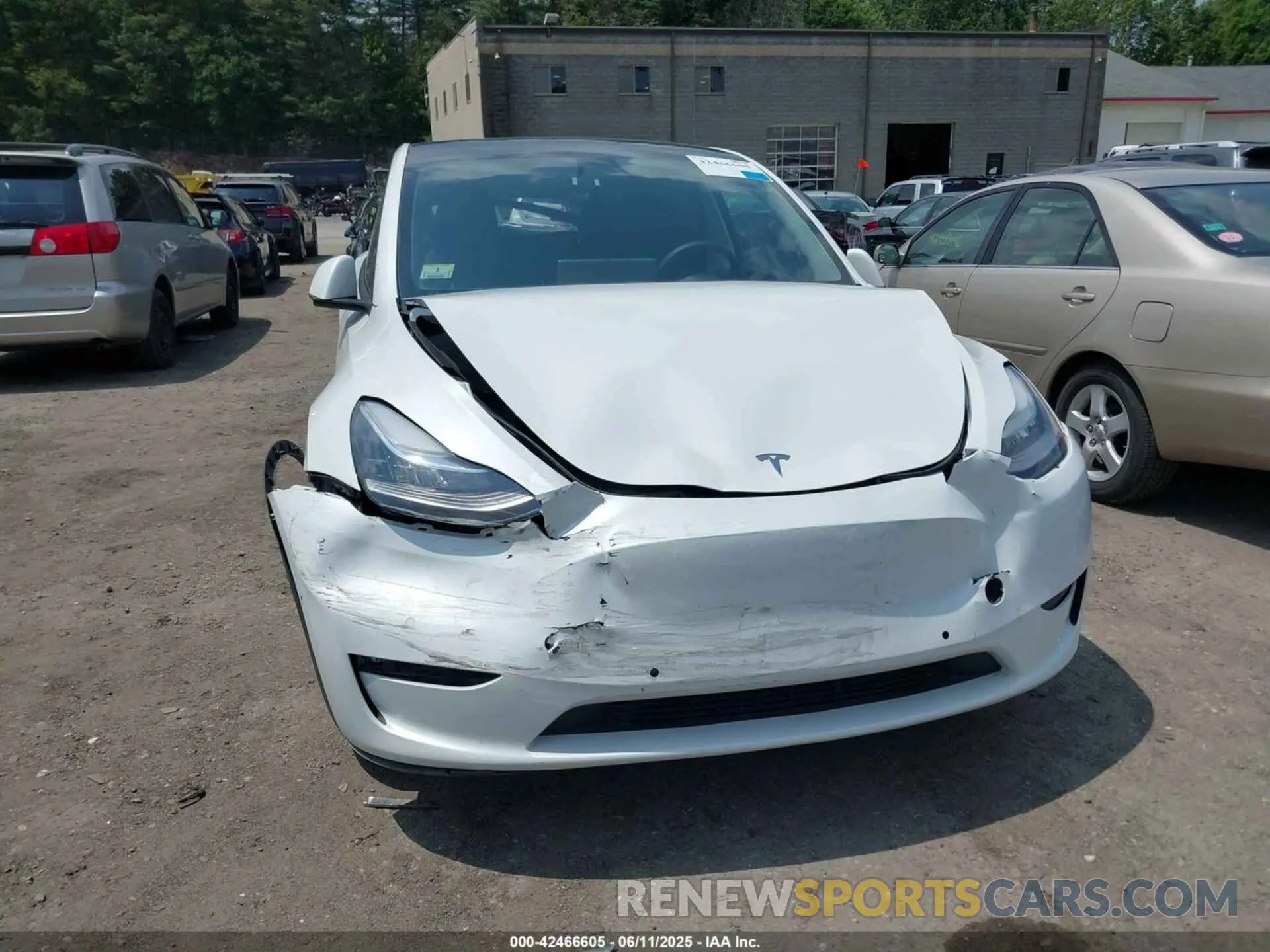 11 Photograph of a damaged car 7SAYGAEE7NF384783 TESLA MODEL Y 2022