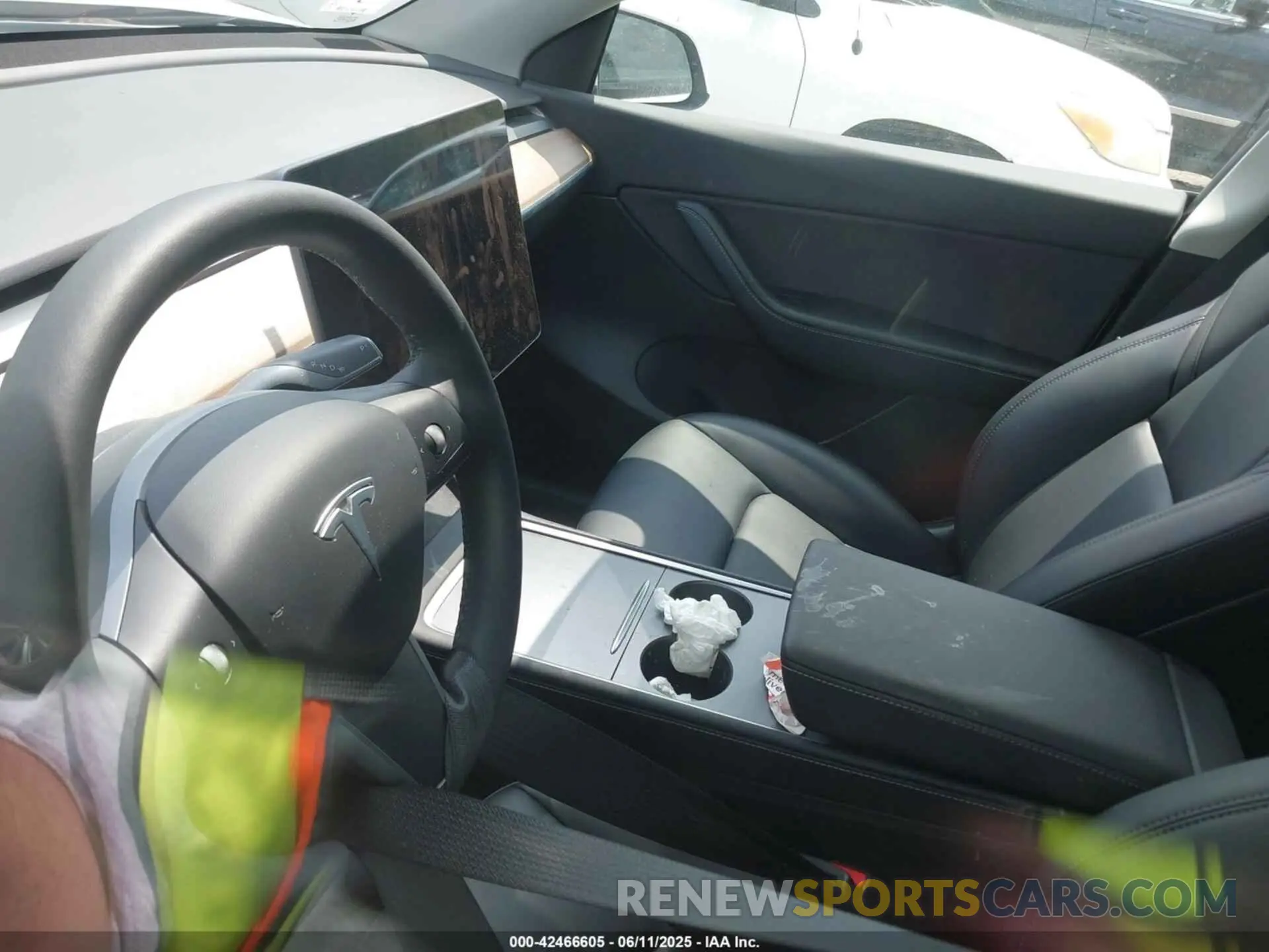 14 Photograph of a damaged car 7SAYGAEE7NF384783 TESLA MODEL Y 2022
