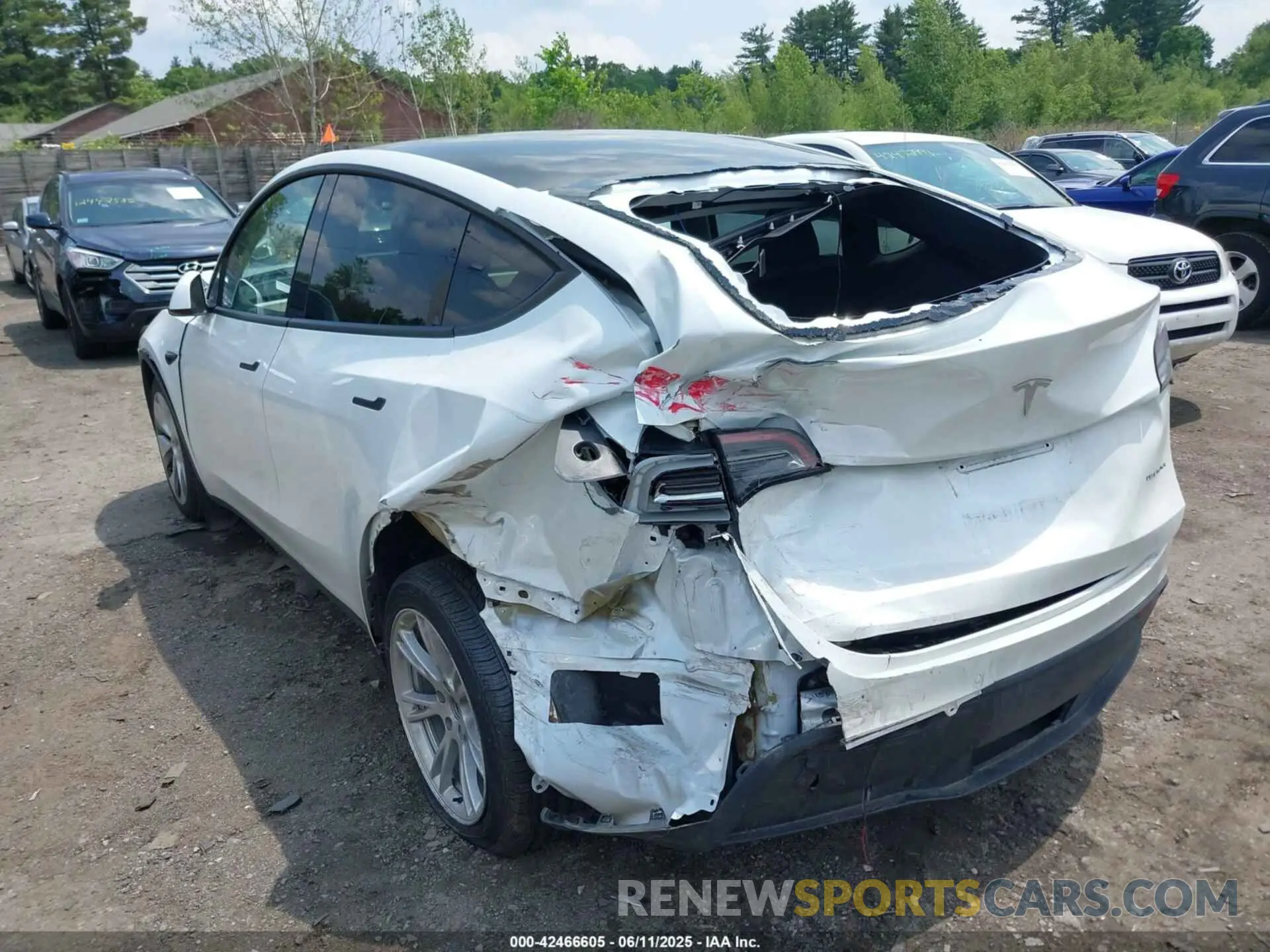 3 Photograph of a damaged car 7SAYGAEE7NF384783 TESLA MODEL Y 2022