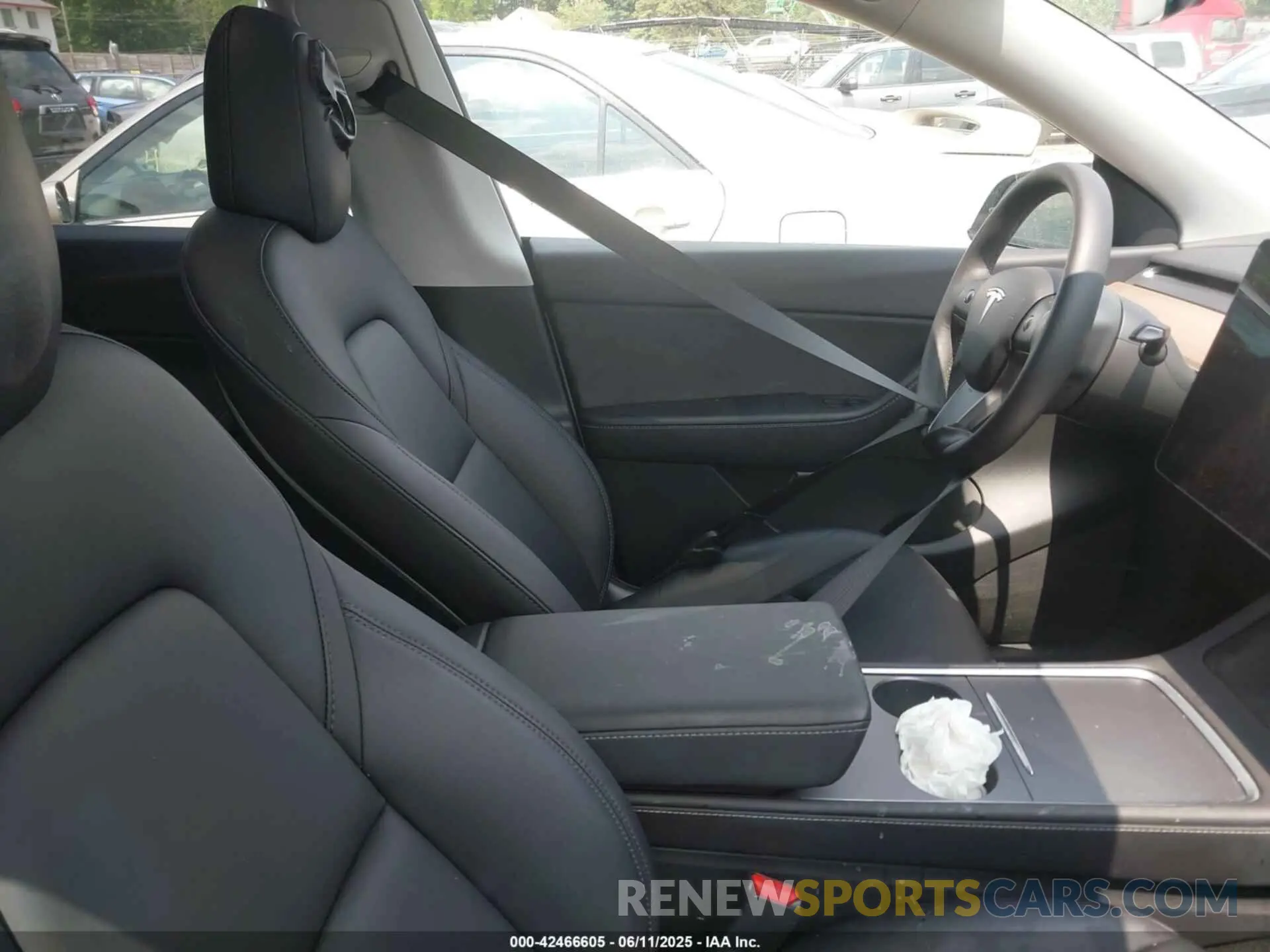 5 Photograph of a damaged car 7SAYGAEE7NF384783 TESLA MODEL Y 2022