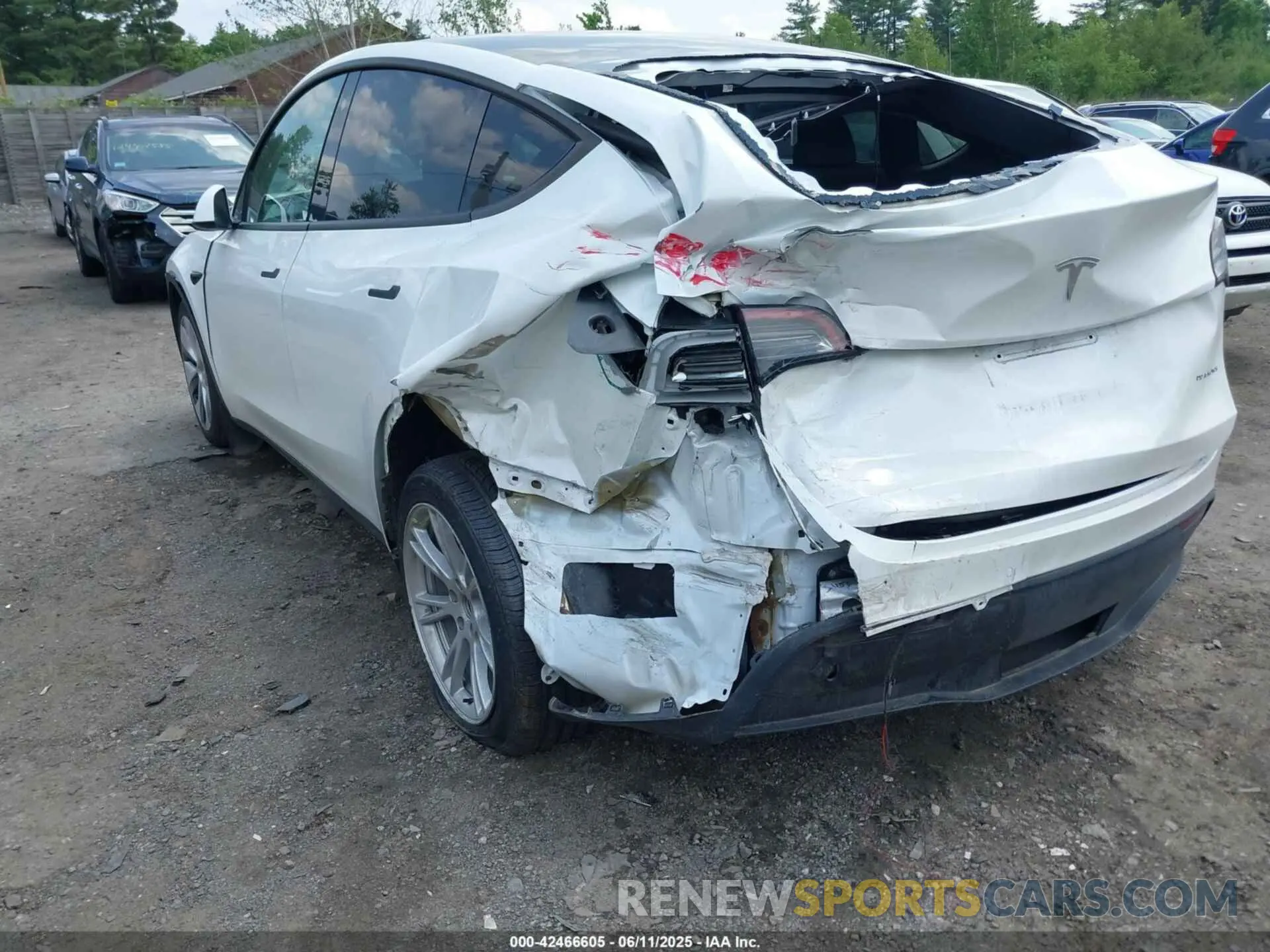 6 Photograph of a damaged car 7SAYGAEE7NF384783 TESLA MODEL Y 2022