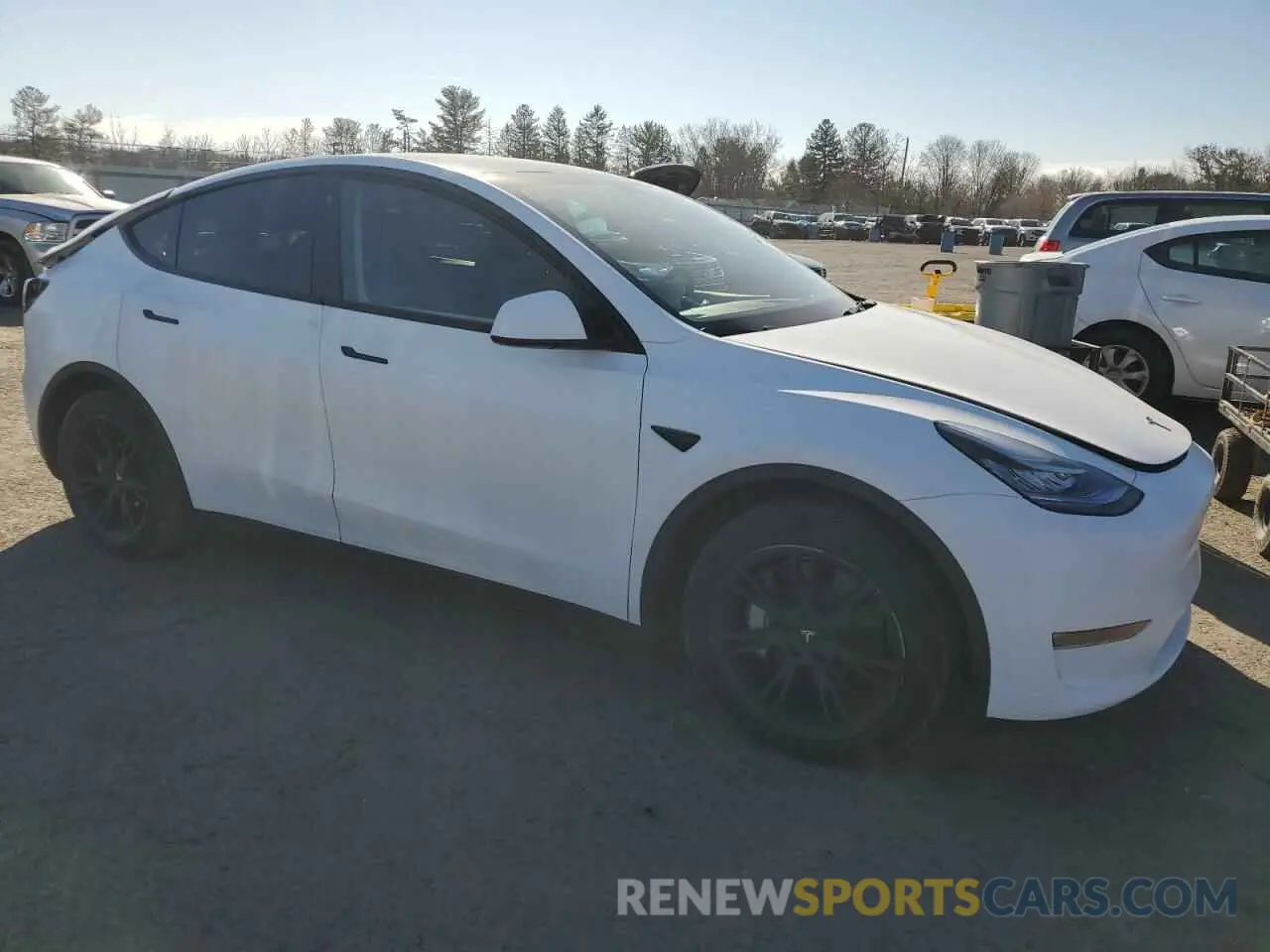 4 Photograph of a damaged car 7SAYGAEE7NF429253 TESLA MODEL Y 2022