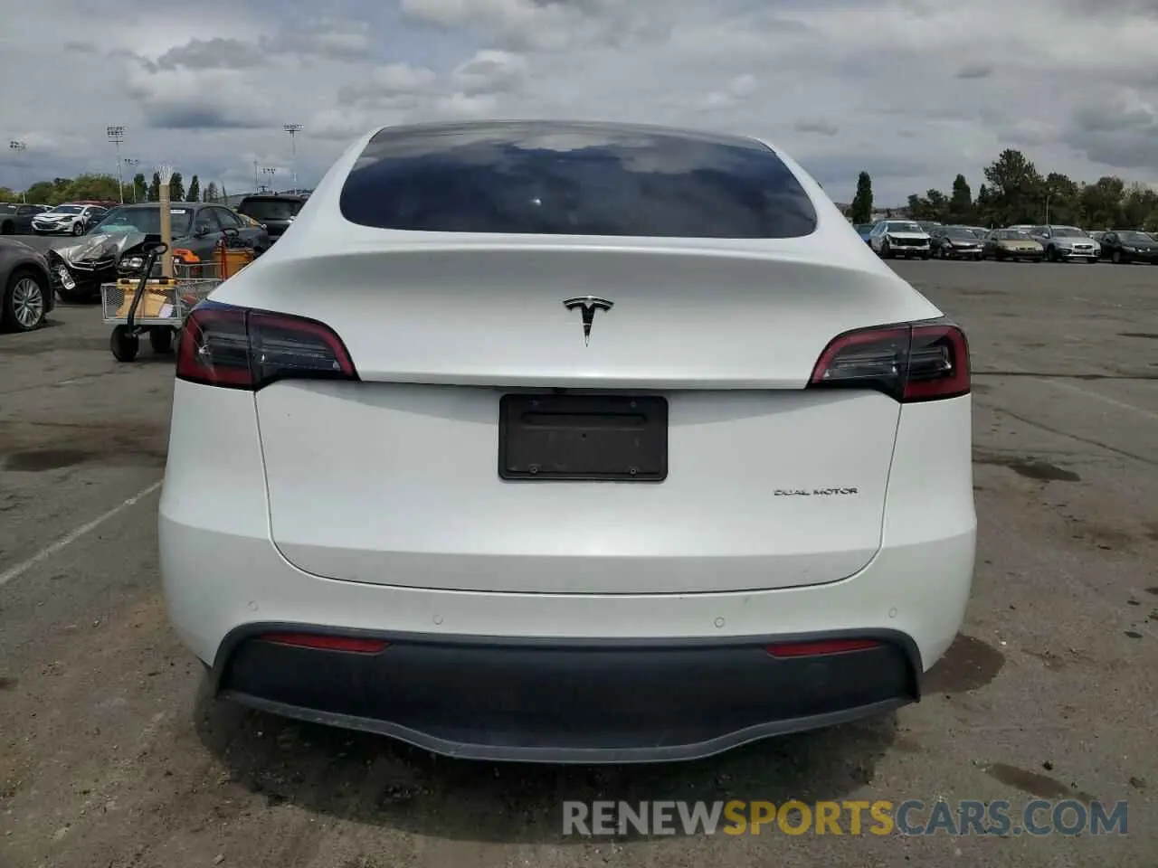 6 Photograph of a damaged car 7SAYGAEE7NF506140 TESLA MODEL Y 2022