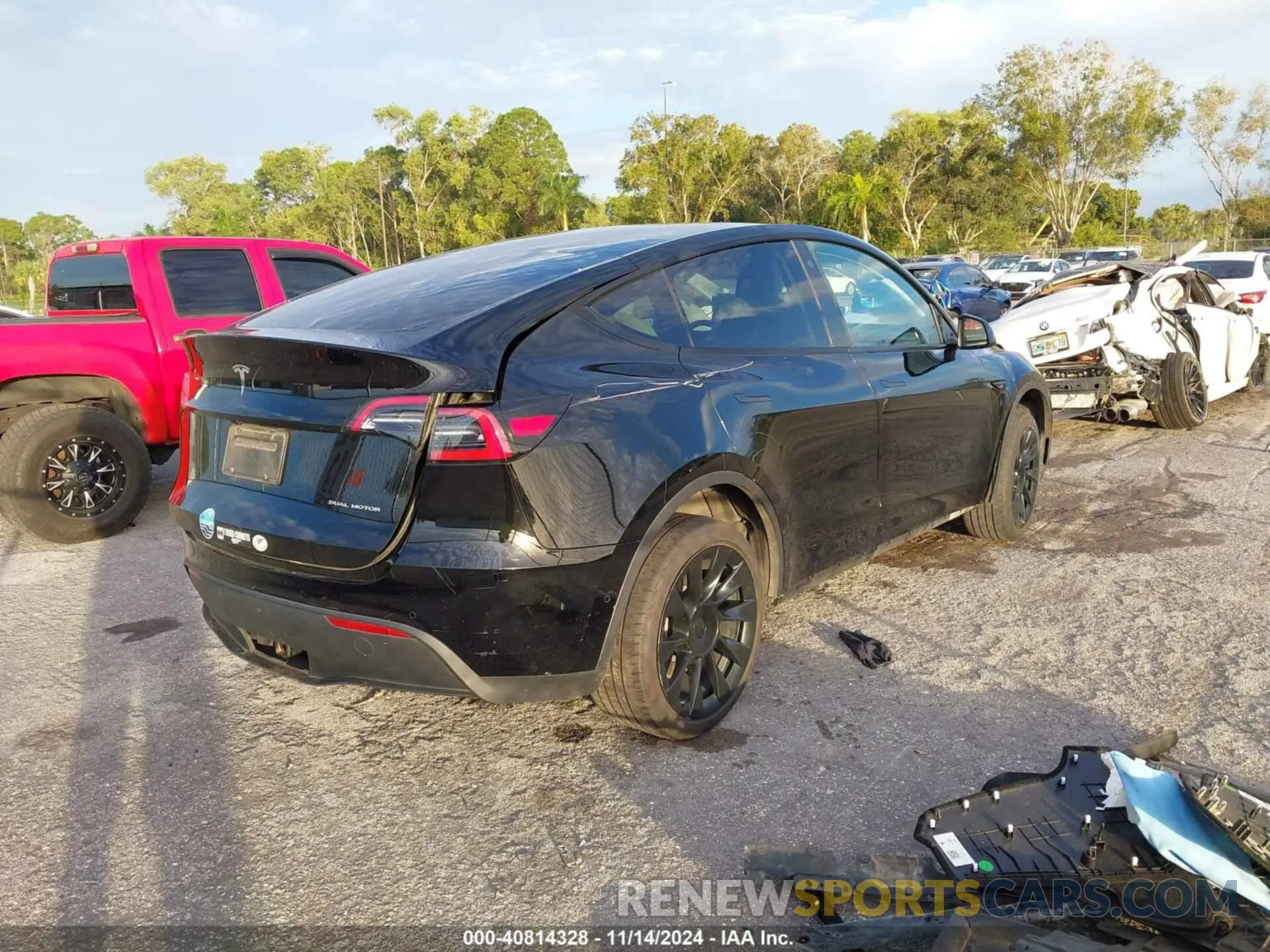 4 Photograph of a damaged car 7SAYGAEE8NF428841 TESLA MODEL Y 2022