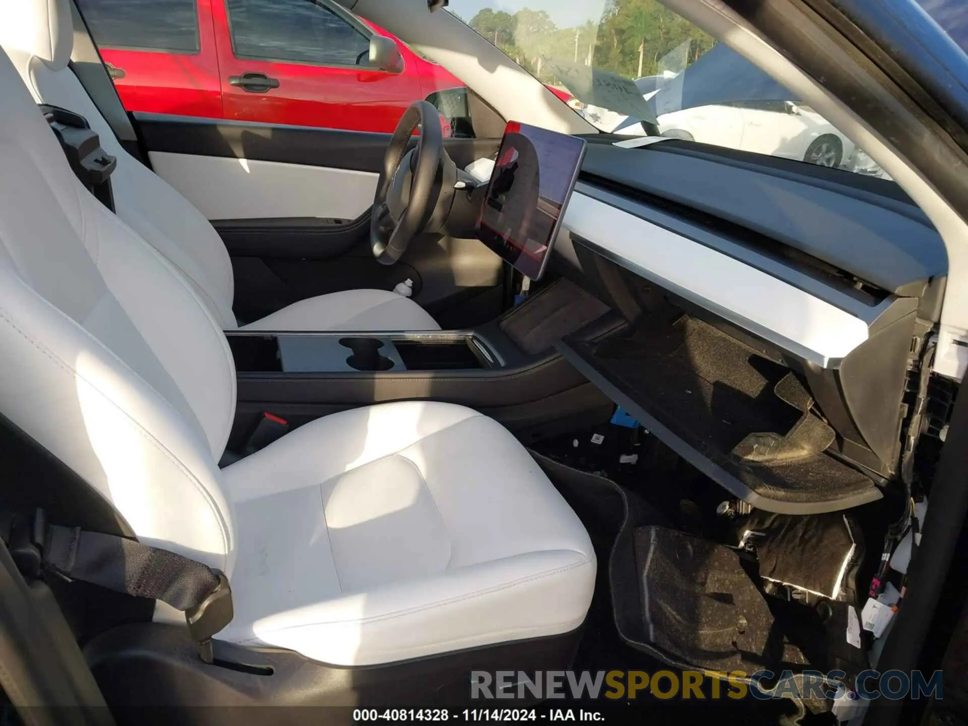 5 Photograph of a damaged car 7SAYGAEE8NF428841 TESLA MODEL Y 2022