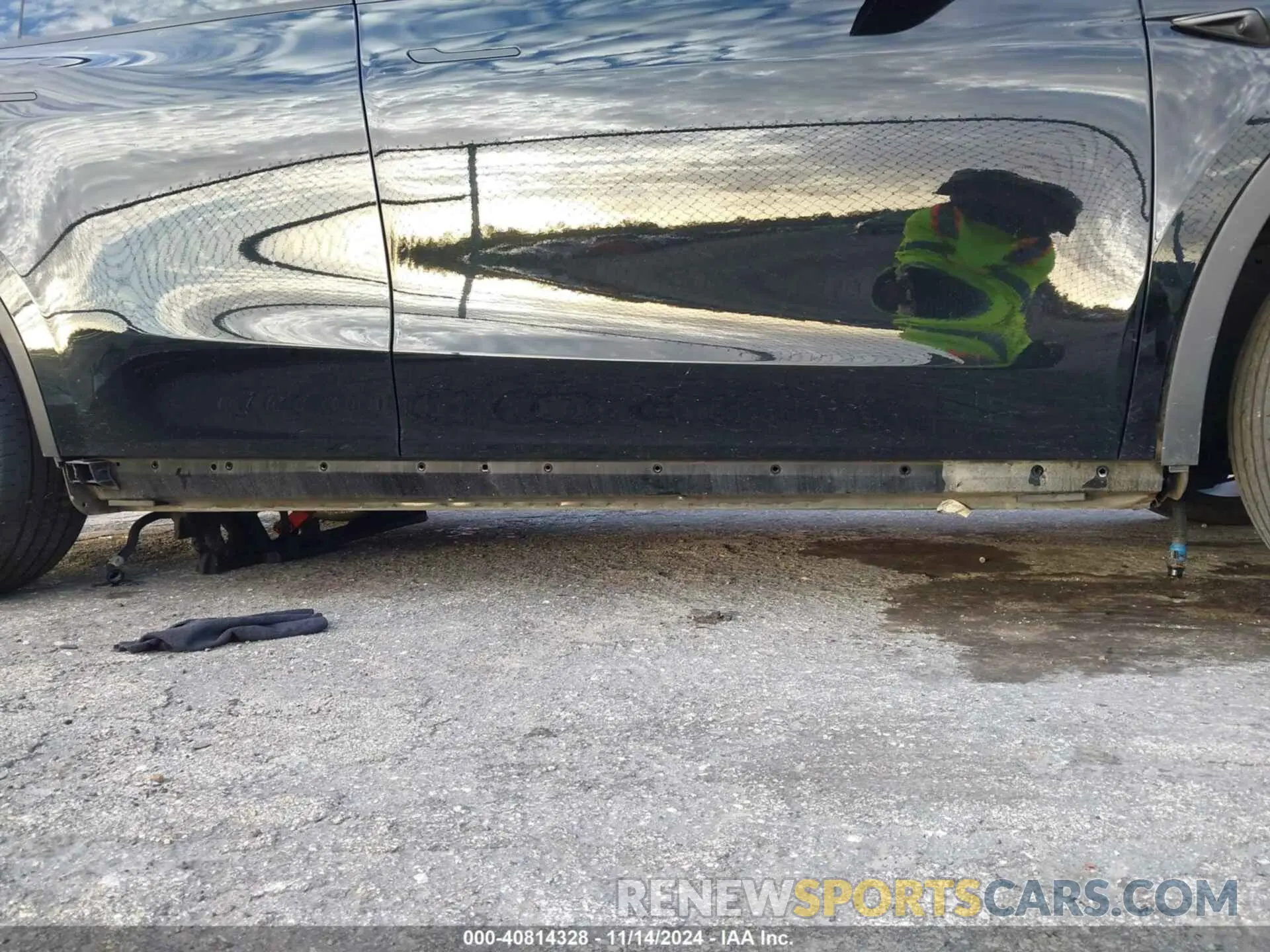 6 Photograph of a damaged car 7SAYGAEE8NF428841 TESLA MODEL Y 2022