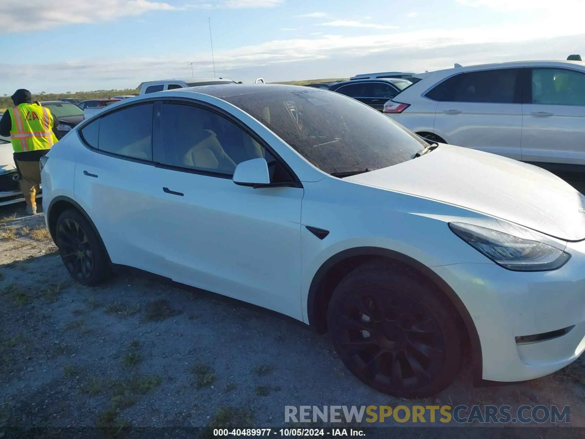 13 Photograph of a damaged car 7SAYGAEE8NF468529 TESLA MODEL Y 2022